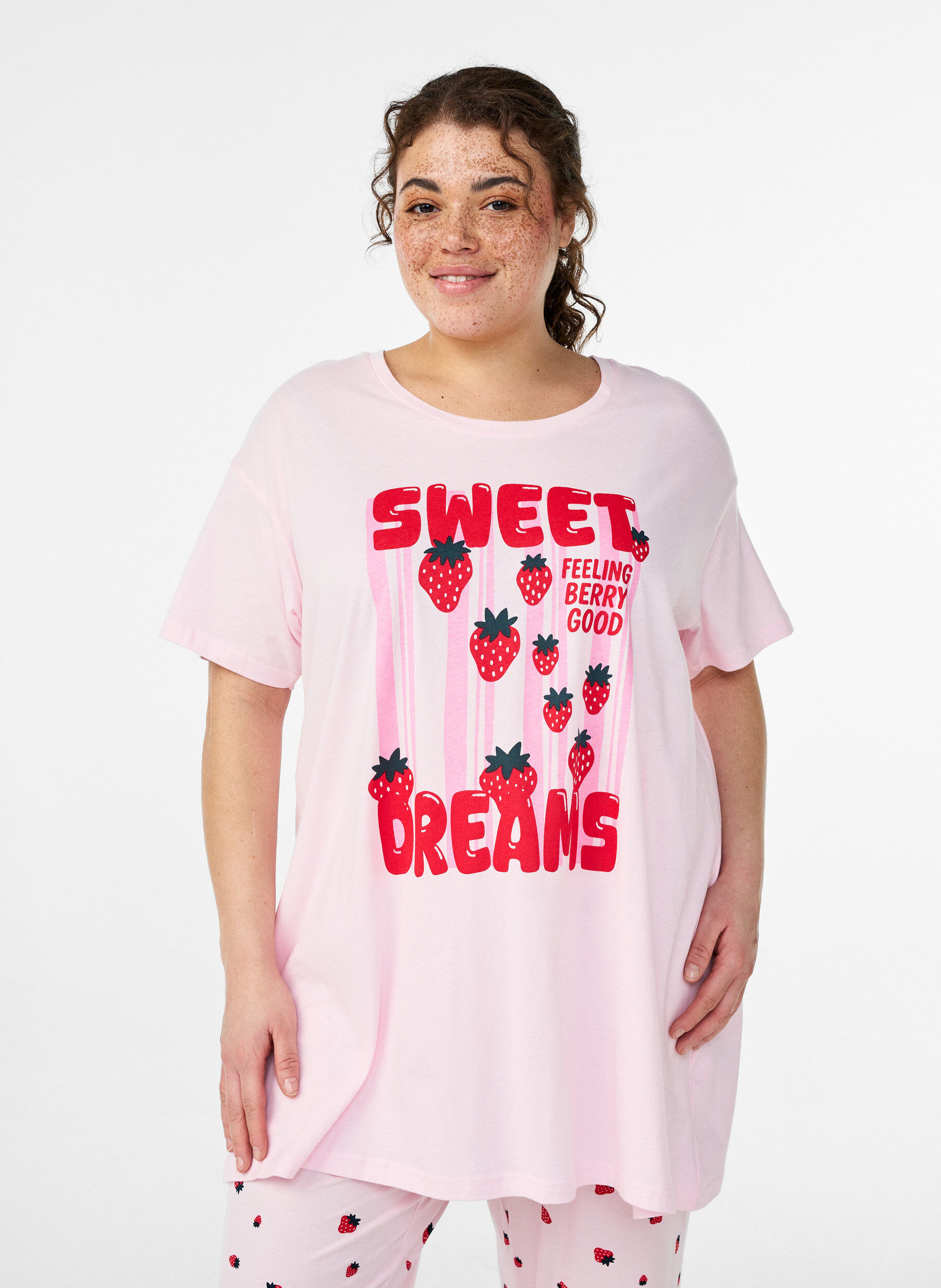 T-shirt de nuit long en coton bio avec imprim&eacute;, Rose poudr&eacute;e, Model