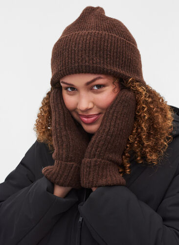 Bonnet tricoté avec de la laine, Brown, Model image number 1