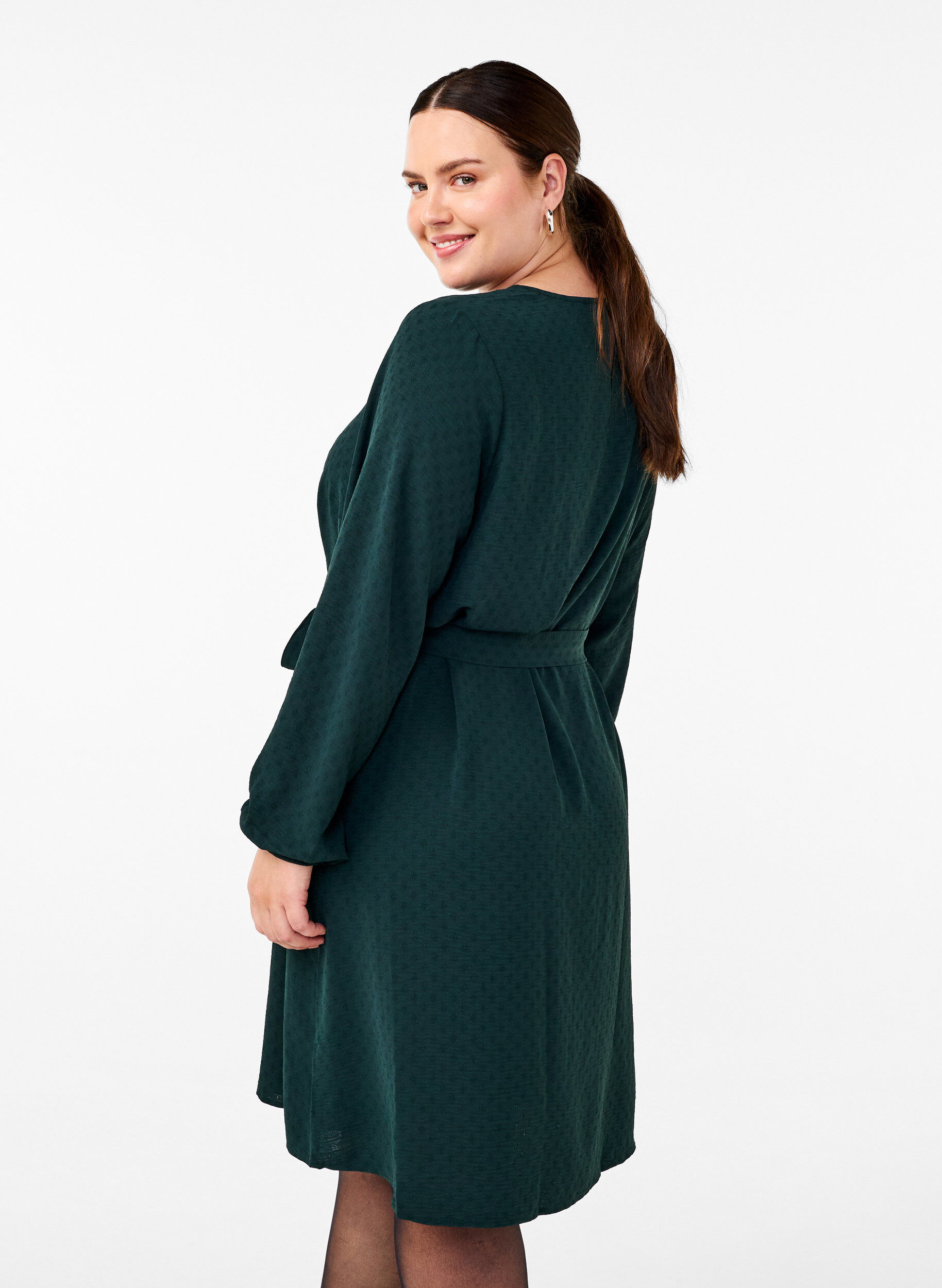 ZizziKorte jurk van textuurstof met een strikriem, Scarab, Model image number 1