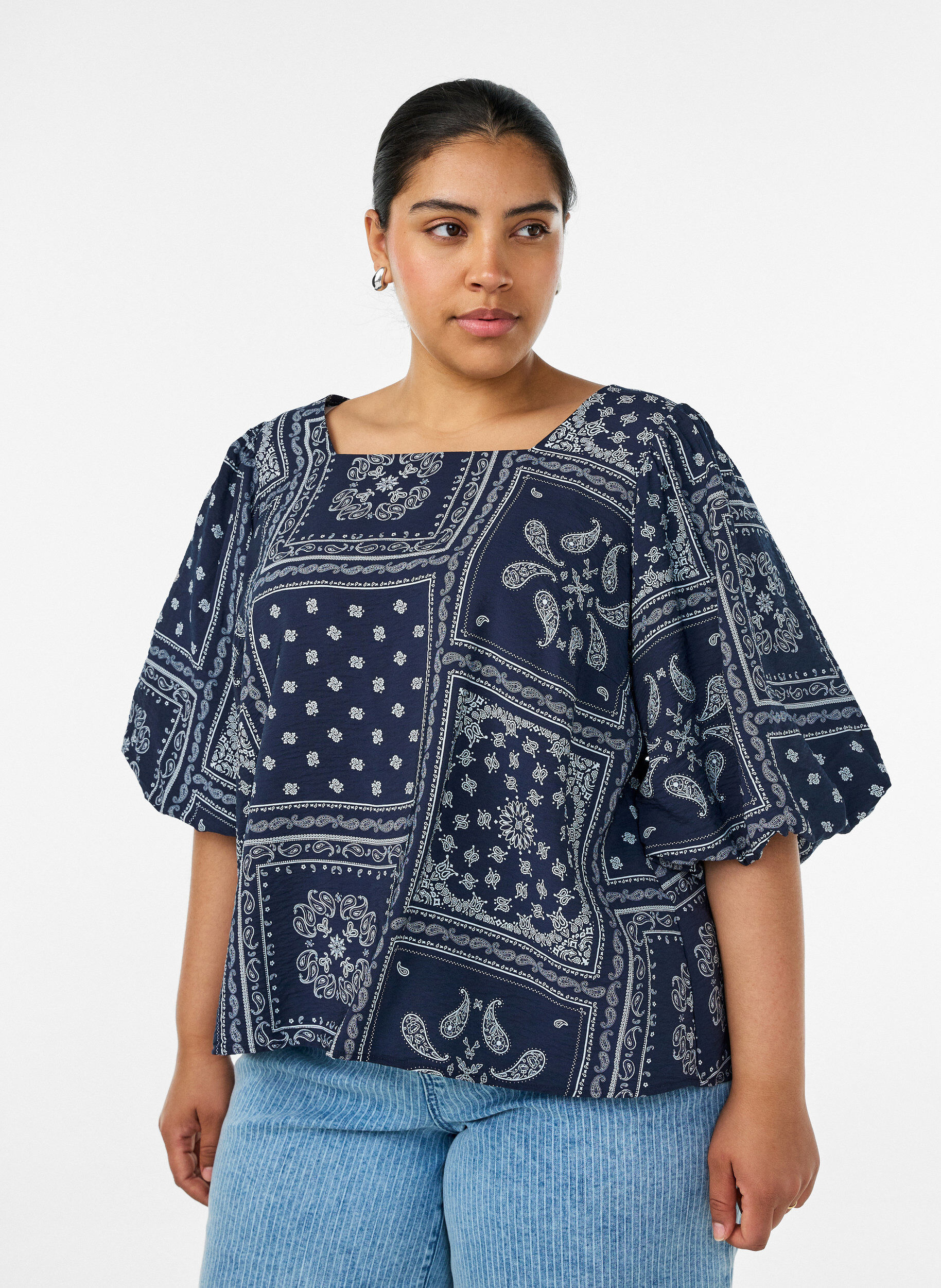 Blouse en viscose &agrave; imprim&eacute; cachemire et manches ballon, Bleu, Model