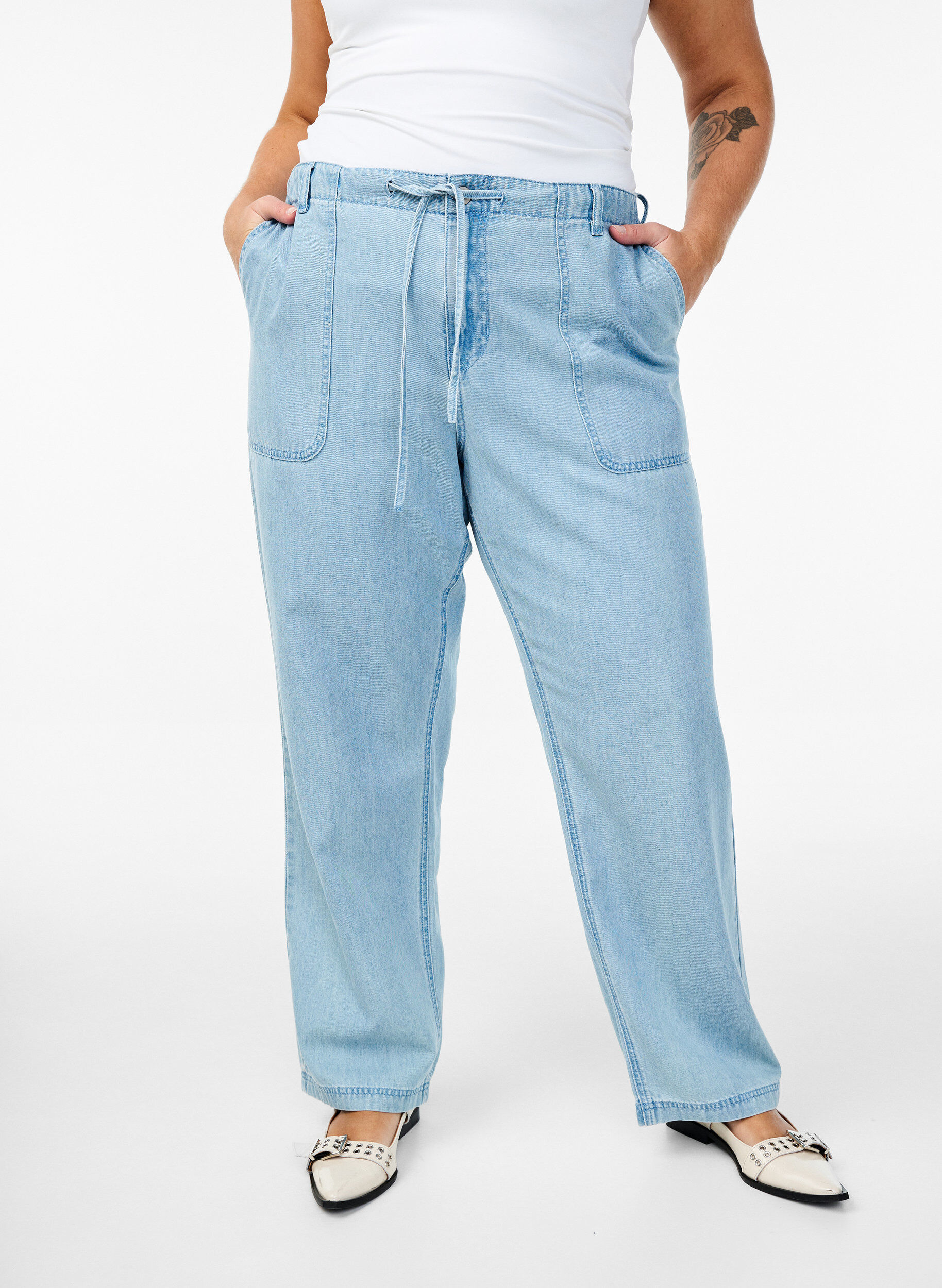 ZizziHigh-waisted jeans met strikceintuur, Blauw, Model image number 2