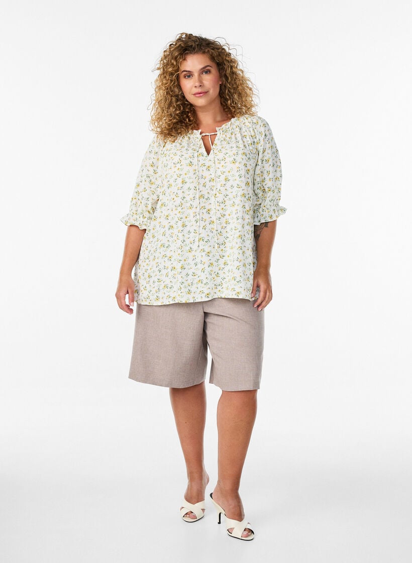 Gebloemde viscose blouse met halflange mouwen, Wit, Model image number 1