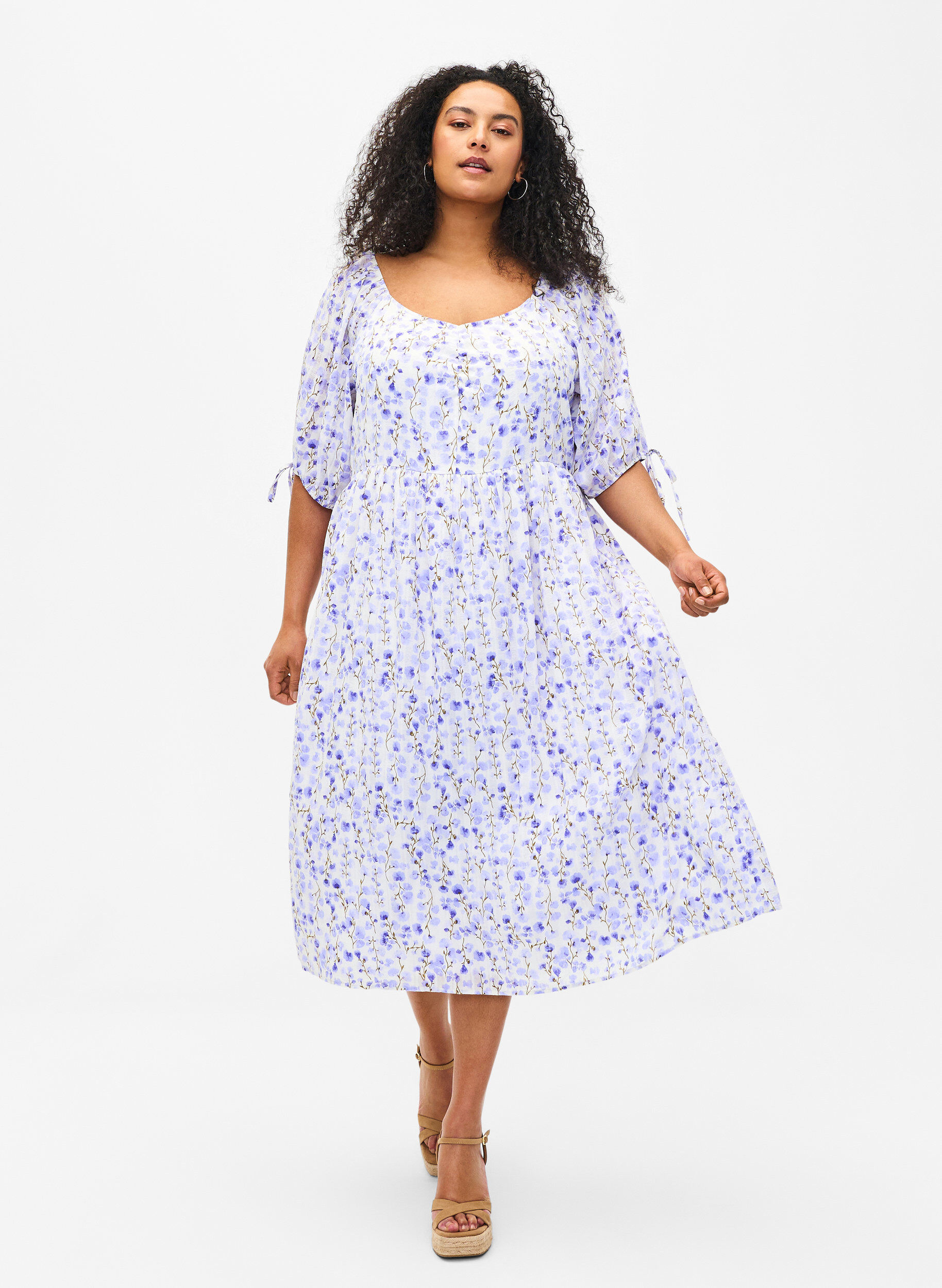Zizzi Robe d'&eacute;t&eacute; arborant un imprim&eacute; floral et des d&eacute;tails en dentelle, Sand Verbena AOP, Model image number 0