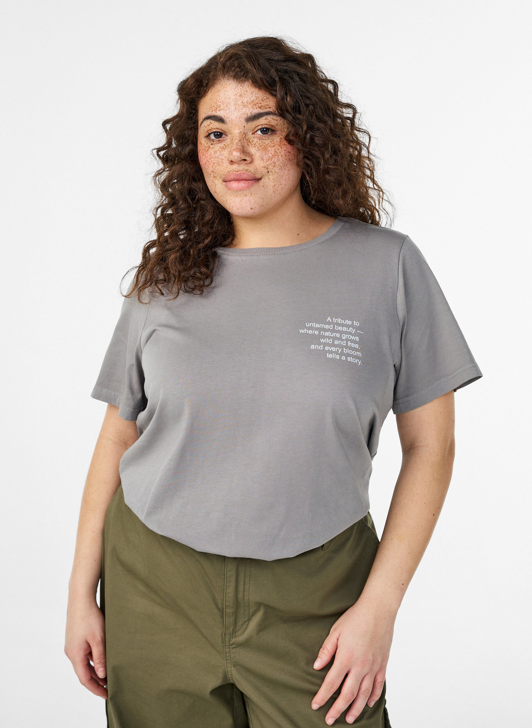 Zizzi T-shirt en coton avec imprim&eacute; devant et dos, Gris clair, Model image number 0