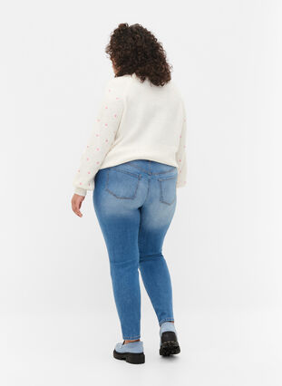 Jeans Emily à la coupe ajustée et à la taille normale, Blue denim, Model image number 1