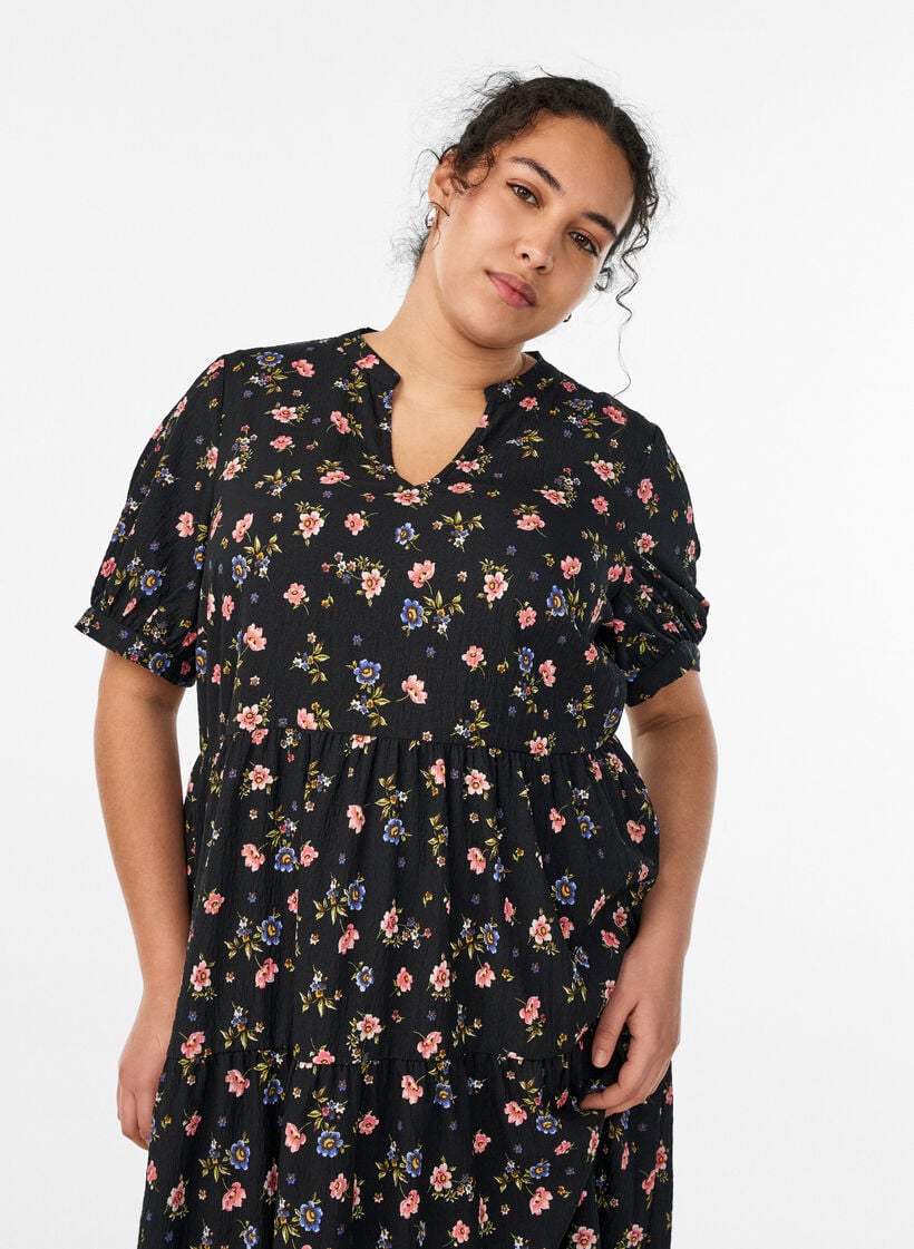 Robe longueur cheville &agrave; manches courtes avec volants &eacute;tag&eacute;s, Noir, Model image number 2