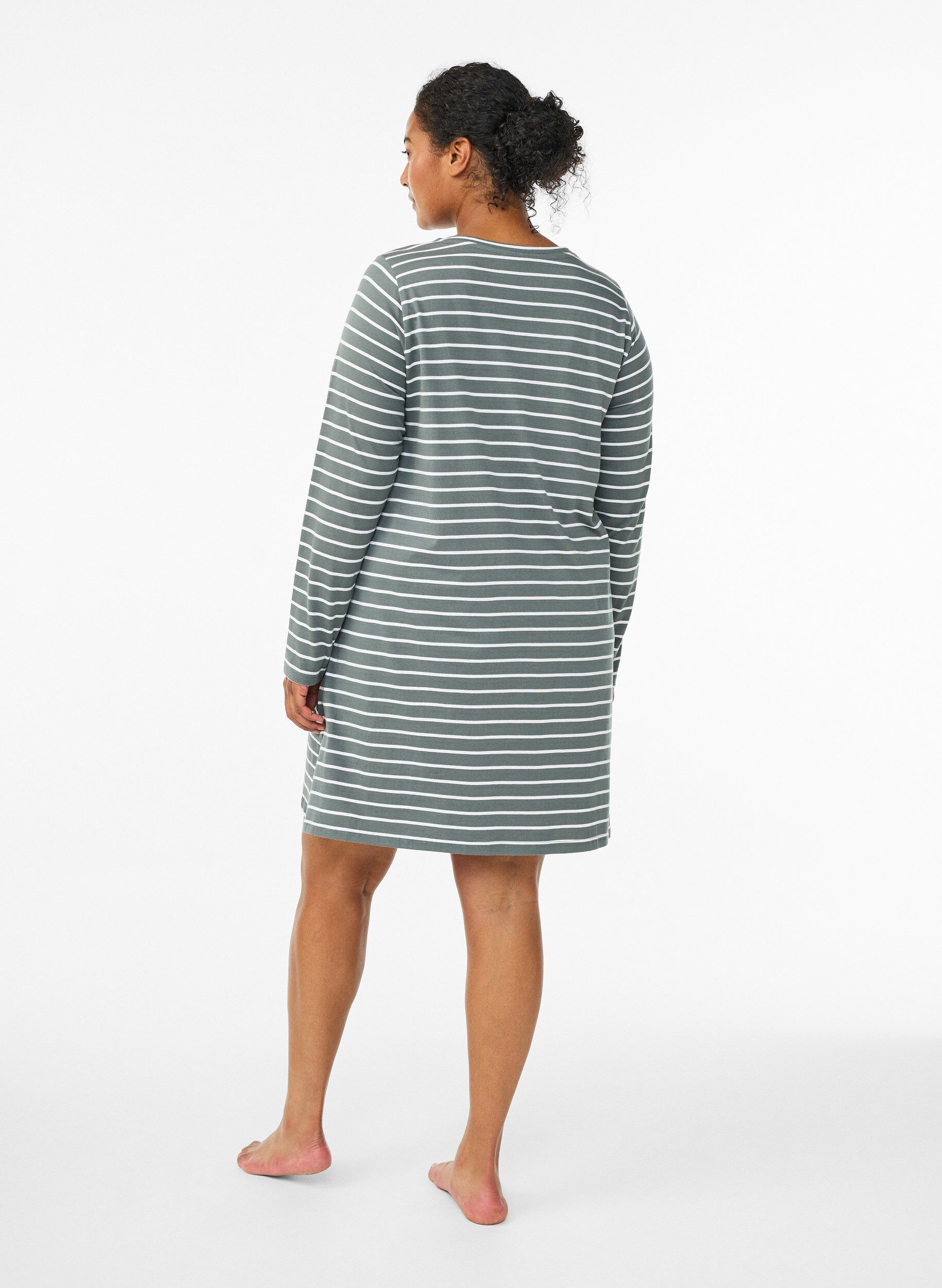 Zizzi Chemise de nuit &agrave; rayures en coton bio, Vert, Model image number 2