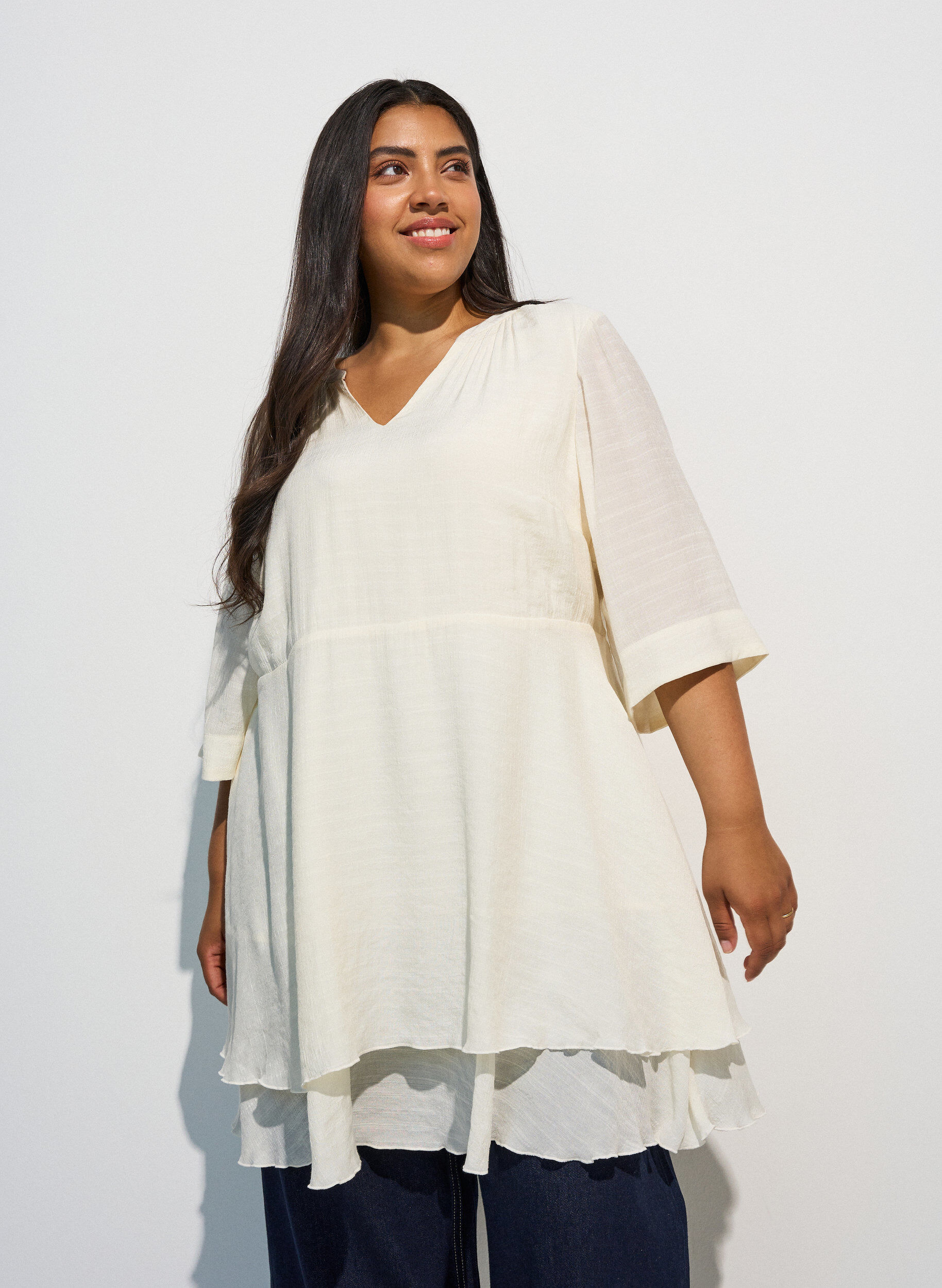 ZizziRobe coupe &eacute;vas&eacute;e avec volants &eacute;tag&eacute;s, Vanille, Model image number 0
