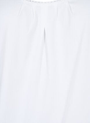 Top en coton avec col rond et bordure en dentelle, Bright White, Packshot image number 2