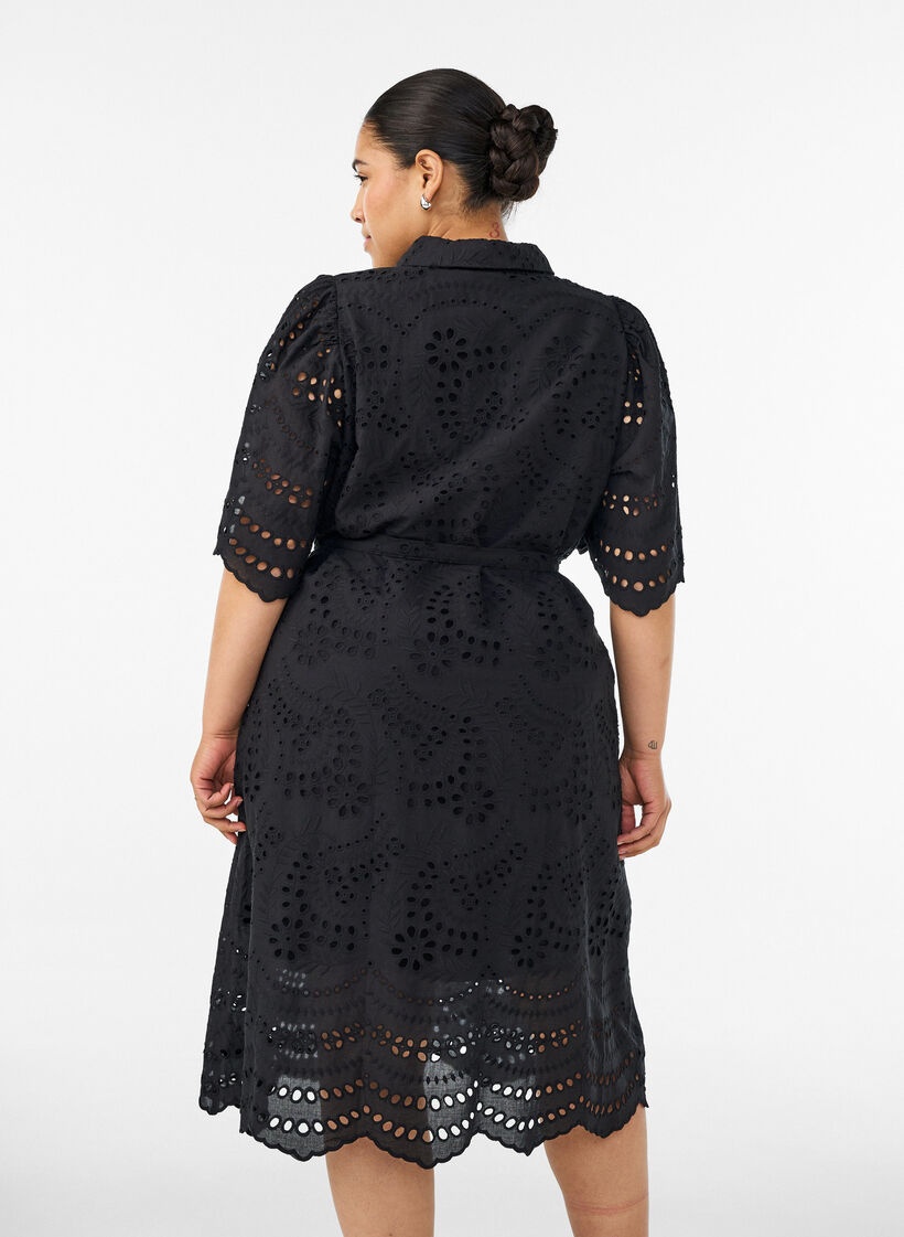 Blousejurk in broderie anglaise met strikceintuur, Zwart, Model image number 2