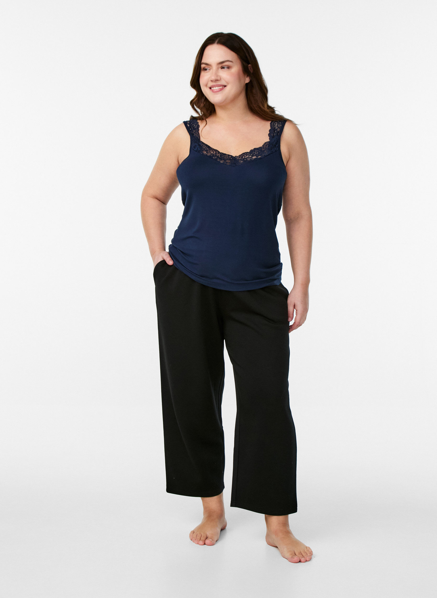 Zizzi Top en viscose avec bordure en dentelle, Bleu, Model image number 1