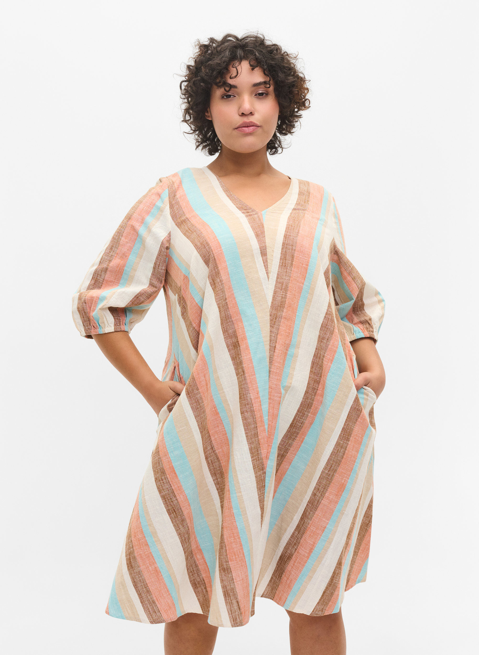 Zizzi Robe en coton ray&eacute;e avec forme en trap&egrave;ze, Multi Stripe, Model image number 0