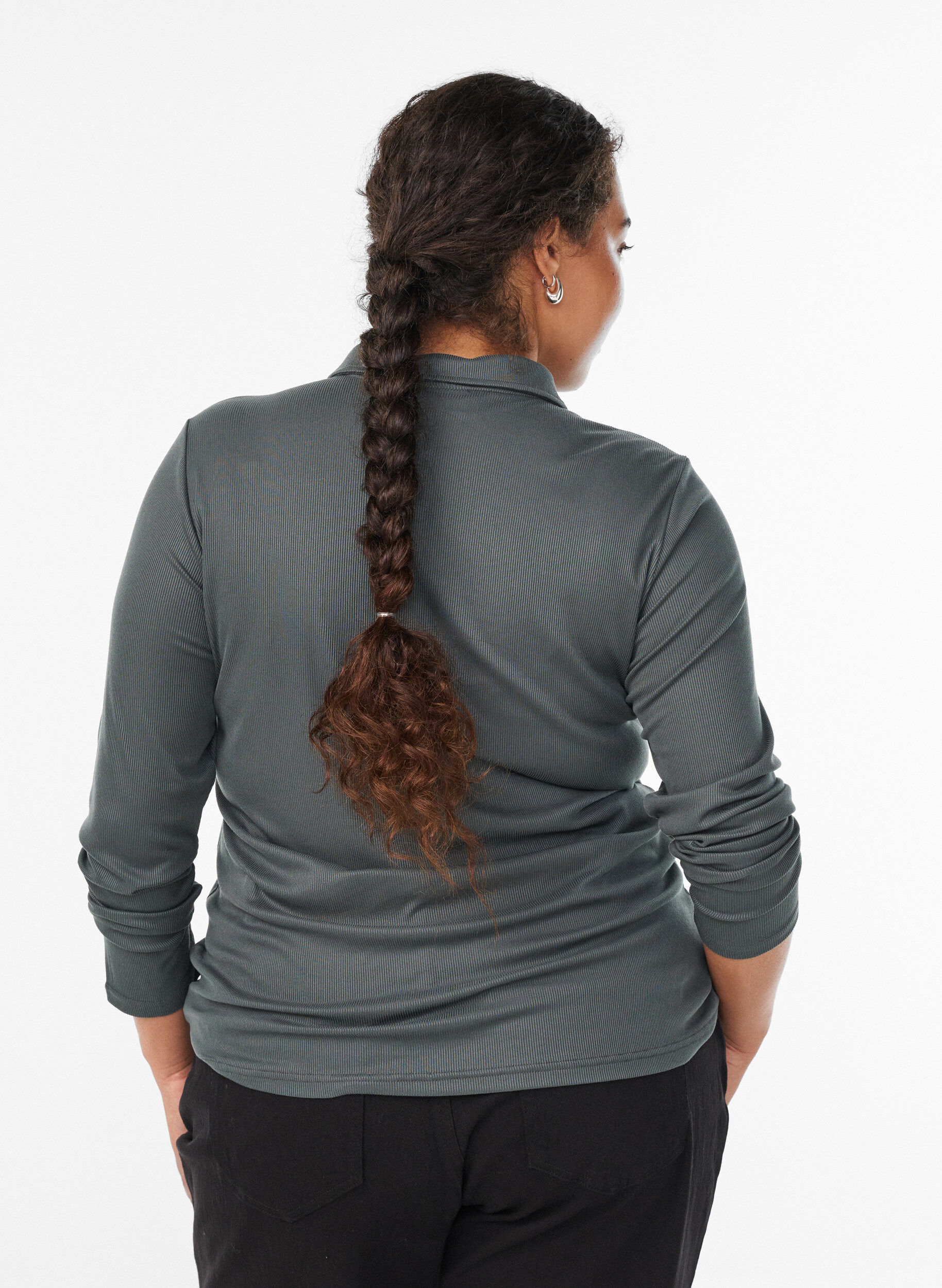 Zizzi Polo en maille c&ocirc;tel&eacute;e douce &agrave; manches longues, Vert fonc&eacute;, Model image number 2