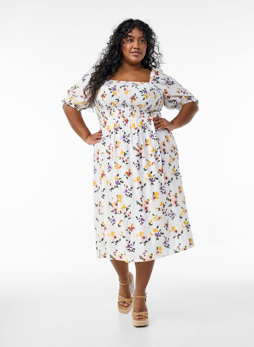 Robe midi en viscose &agrave; fleurs avec smock, Blanc, Model image number 0