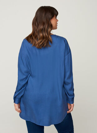 Lyocell blouse met v-hals, Blue denim, Model image number 1