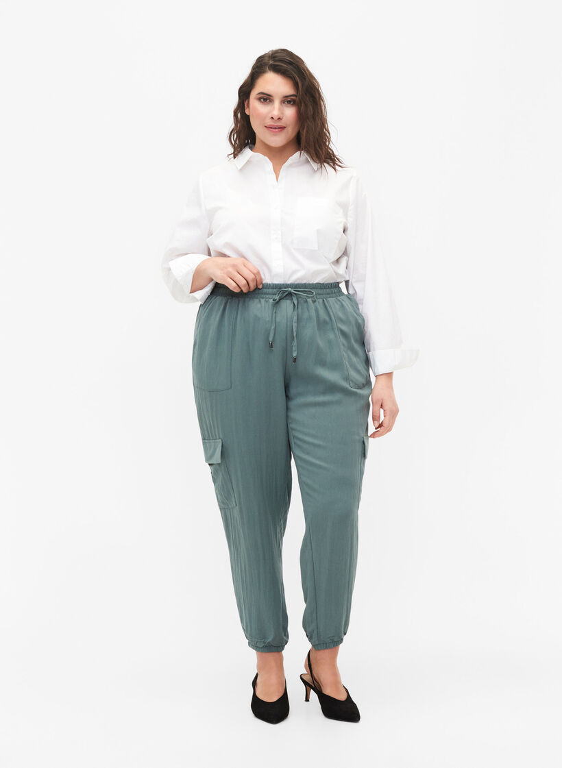 Pantalon ample en viscose avec grandes poches, Balsam Green, Model image number 0