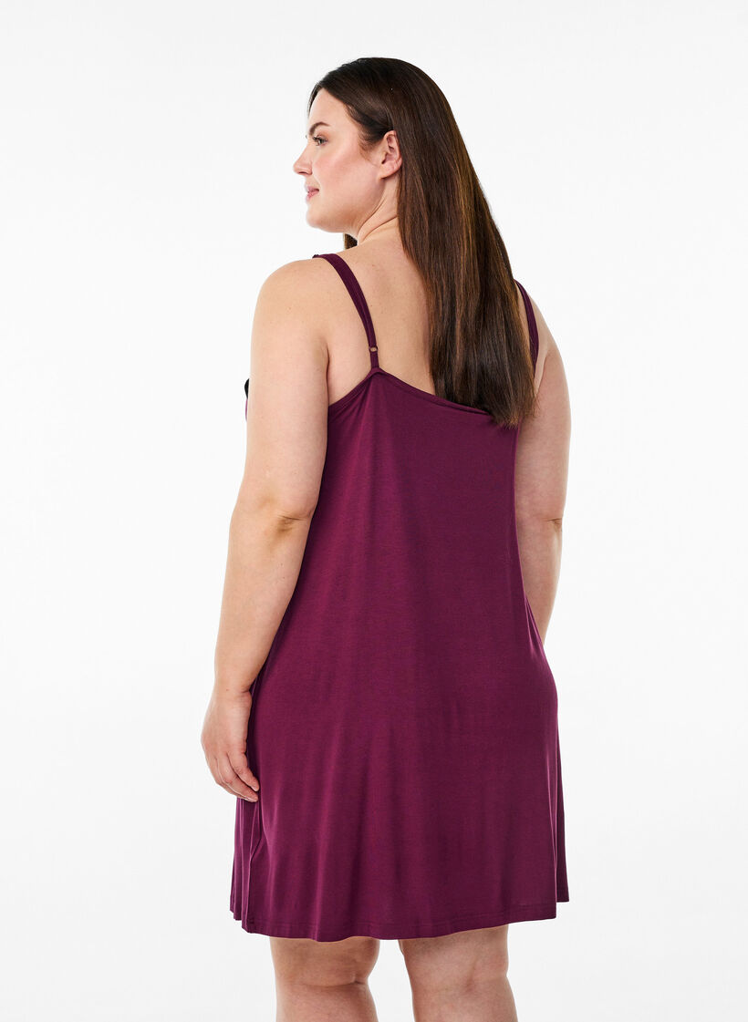 Chemise de nuit avec bord dentelle en viscose, Bordeaux fonc&eacute;, Model image number 2