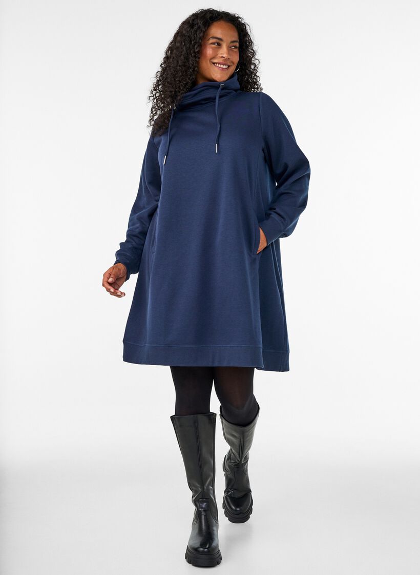 Ontspannen marineblauwe elegantie, , Model
