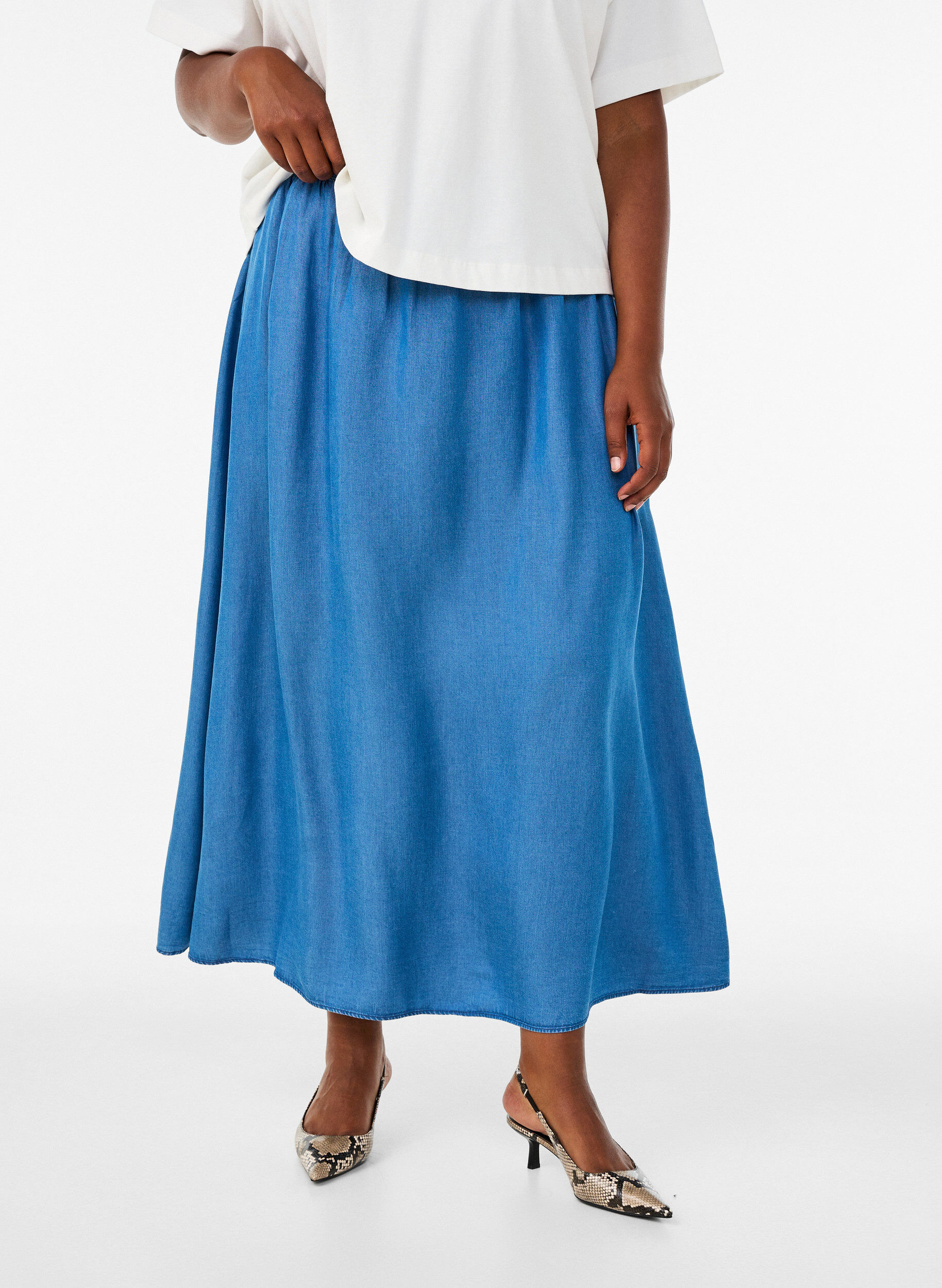 ZizziMaxirok met een denimlook in TENCEL&trade; Lyocell, Blauw, Model image number 2