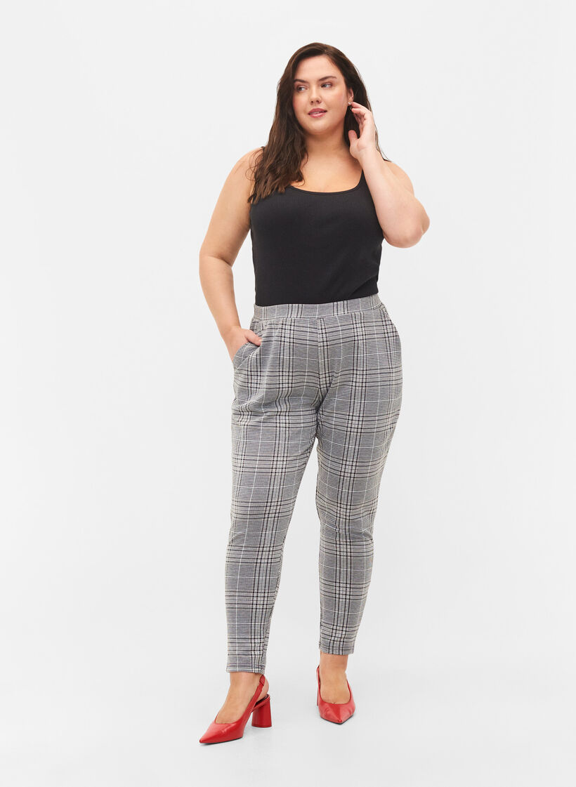 Pantalon court Maddison à carreaux, Black Check, Model image number 0
