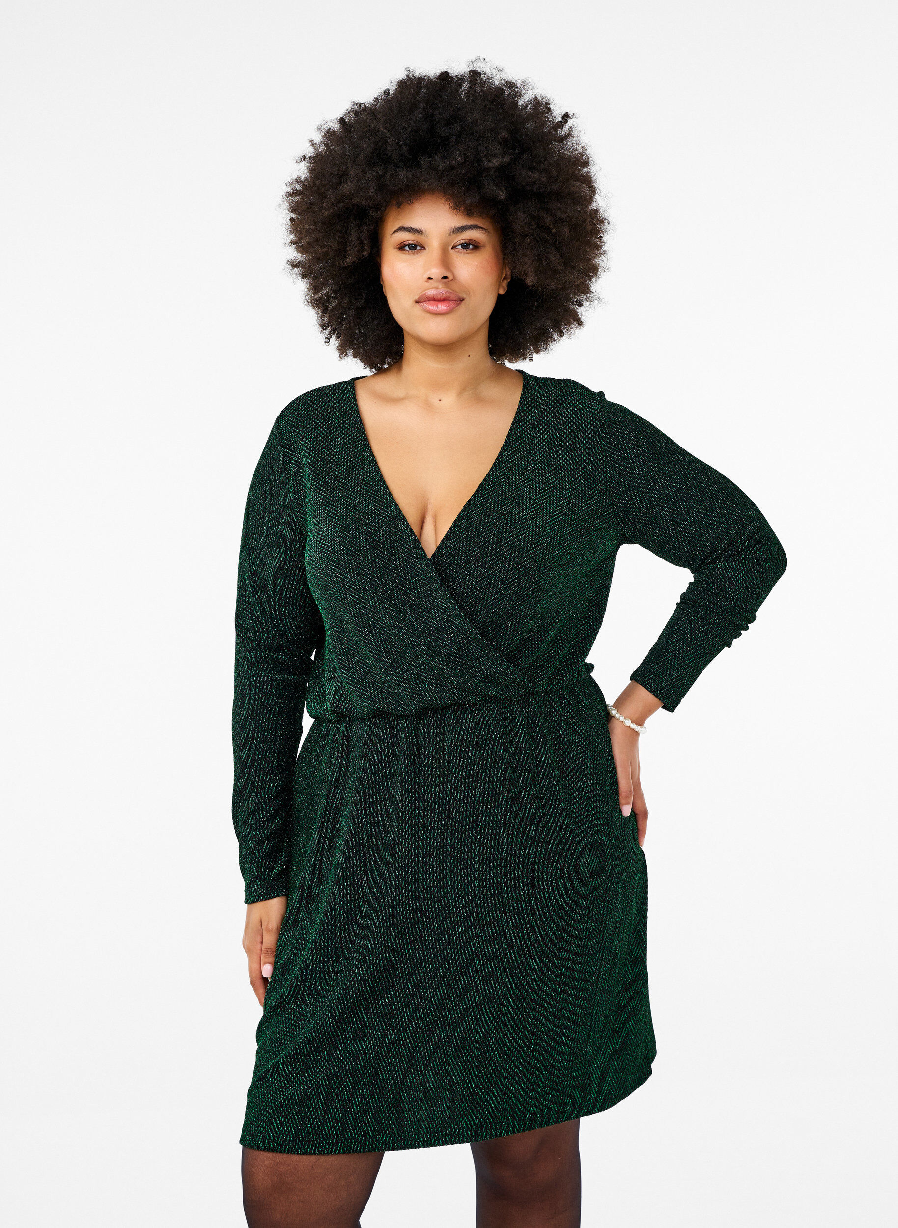 Zizzi Robe paillet&eacute;e avec motif en zigzag, Scarab ZigZagShimmer, Model image number 0