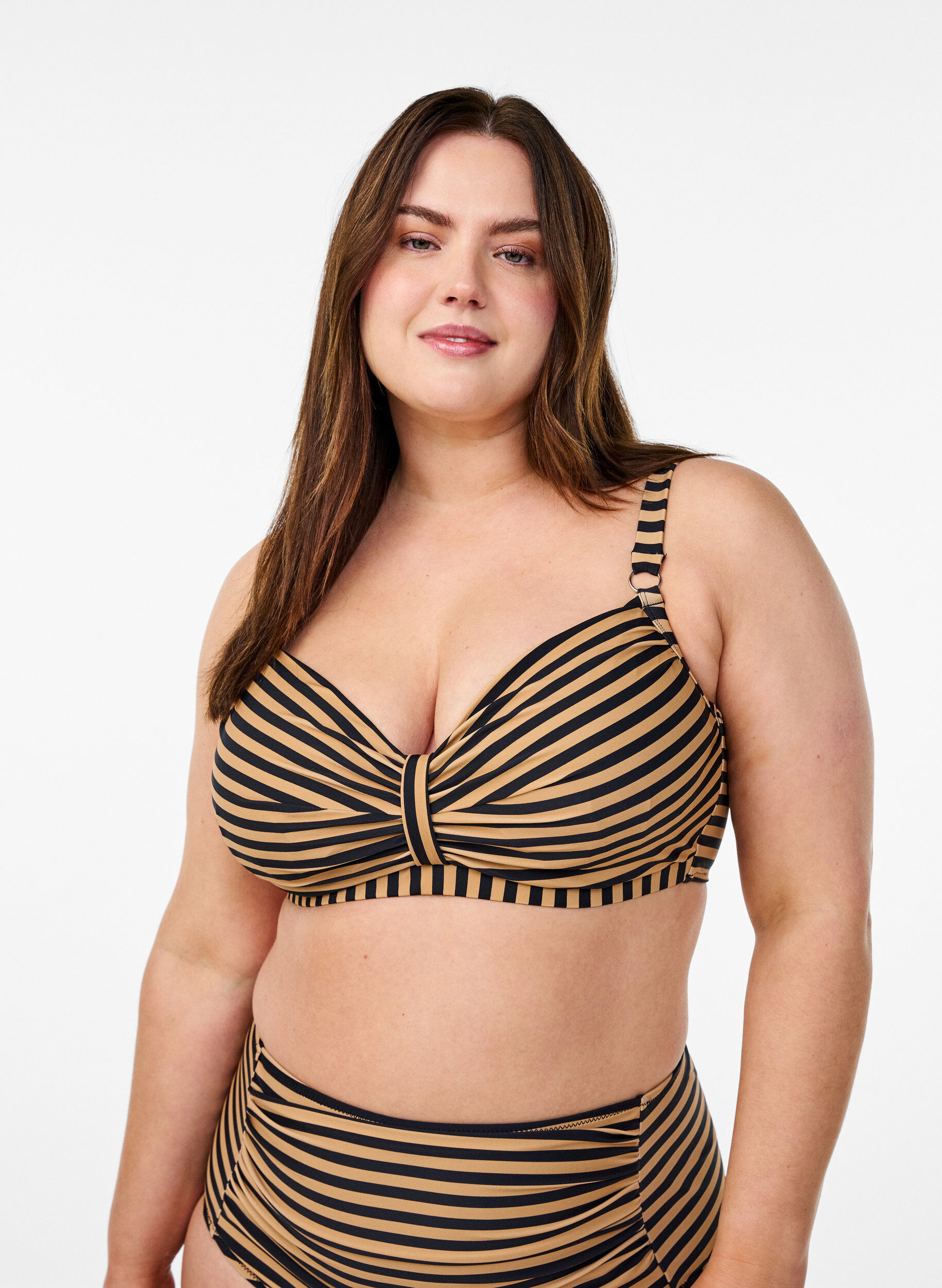 ZizziHaut de bikini avec armatures et imprim&eacute;, Camel, Model image number 0
