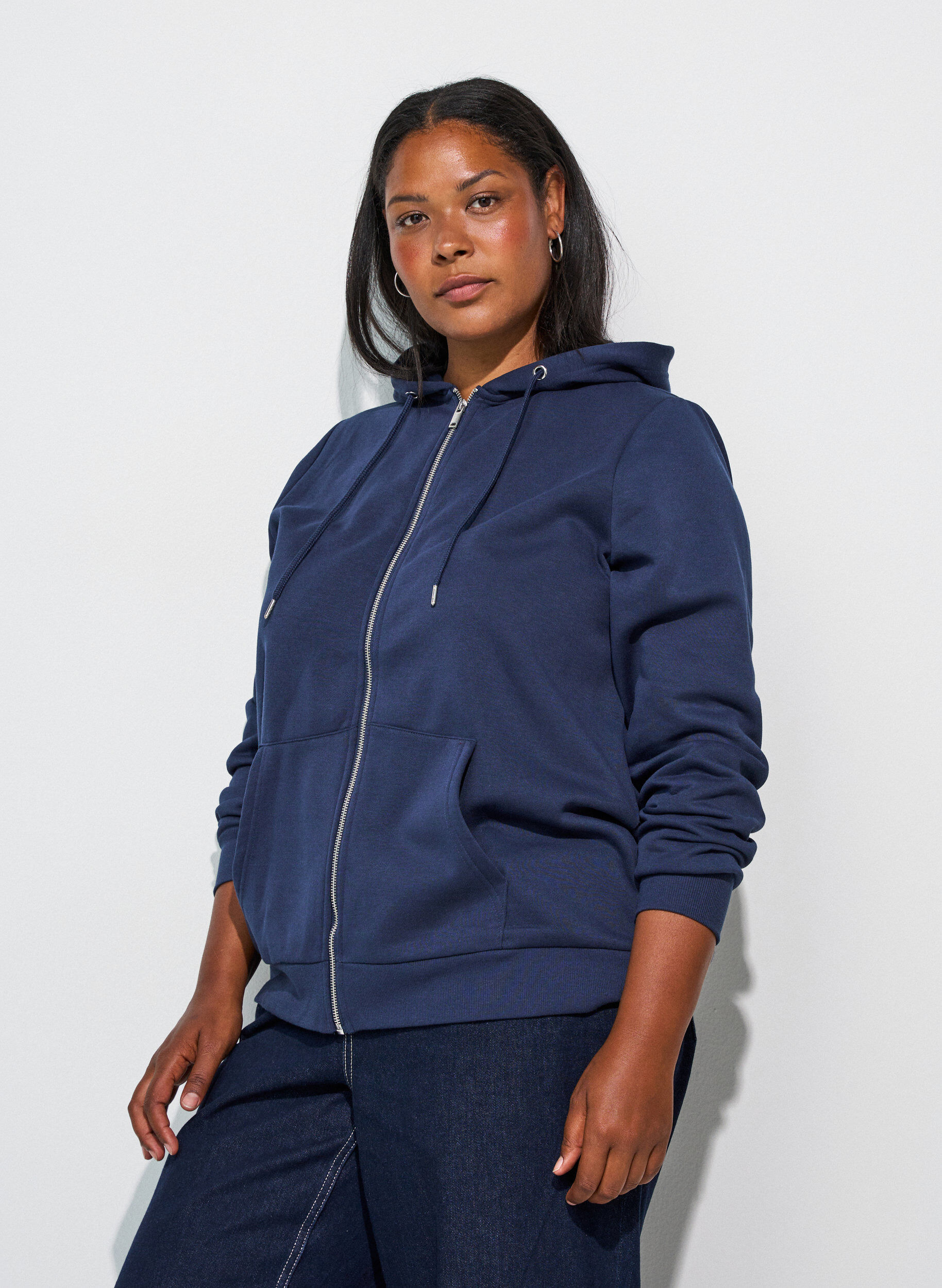 Sweatshirt met capuchon, ritssluiting en zakken, Blauw, Model