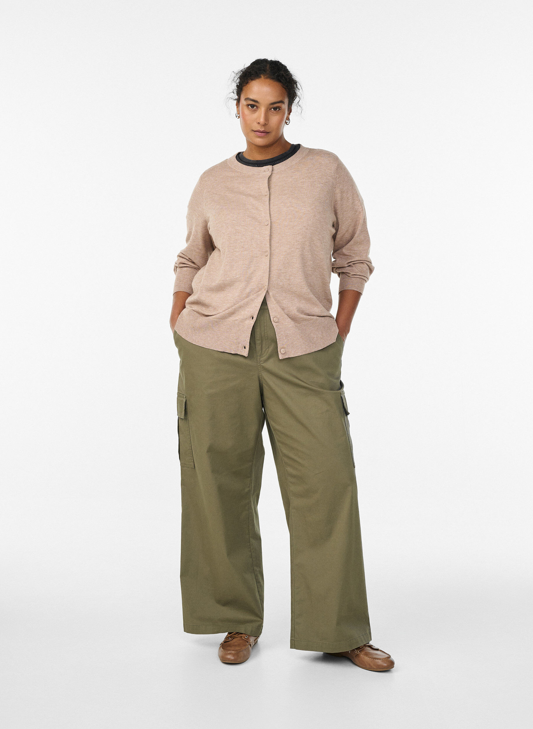 ZizziVest met ronde hals en stofbedekte knopen, Beige, Model image number 1