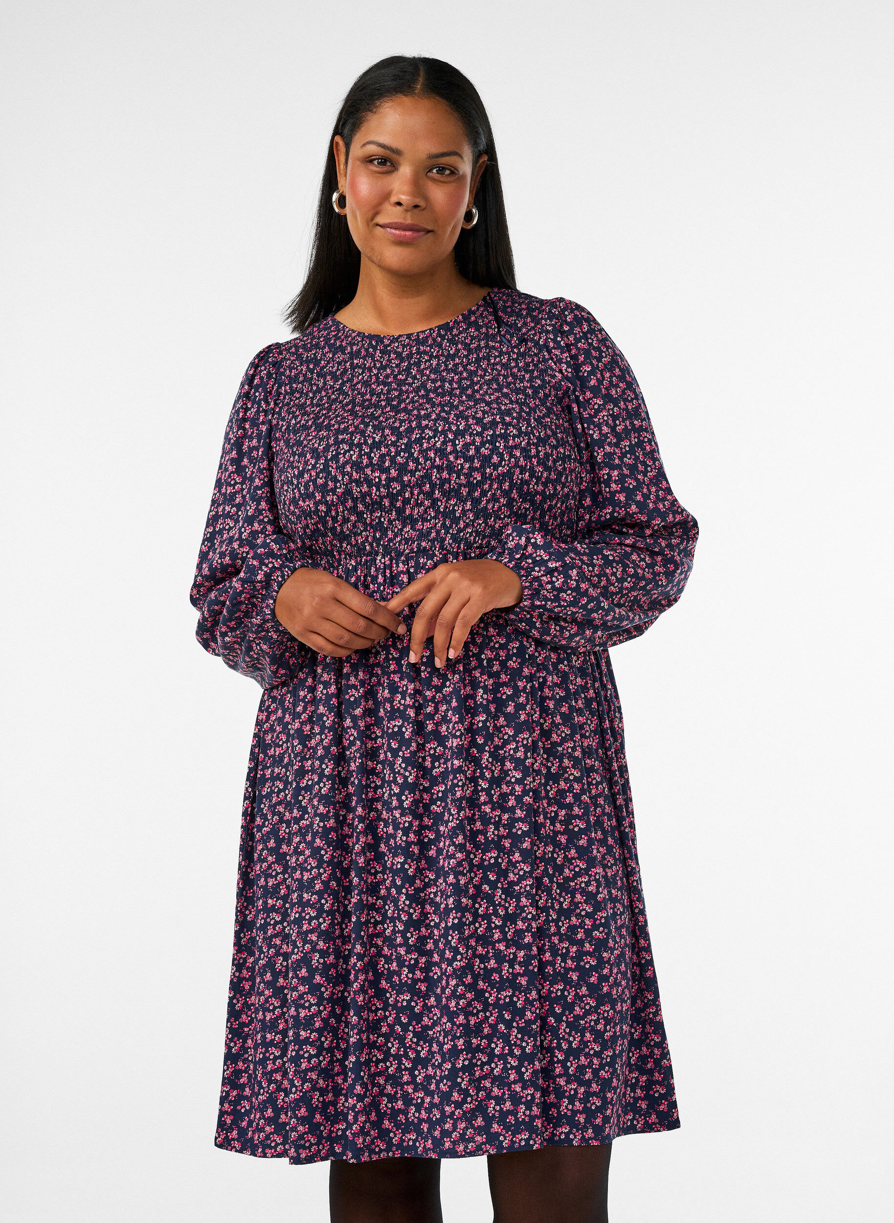 Jurk met een gesmokte top en fijn bloemetjespatroon, Blauw, Model