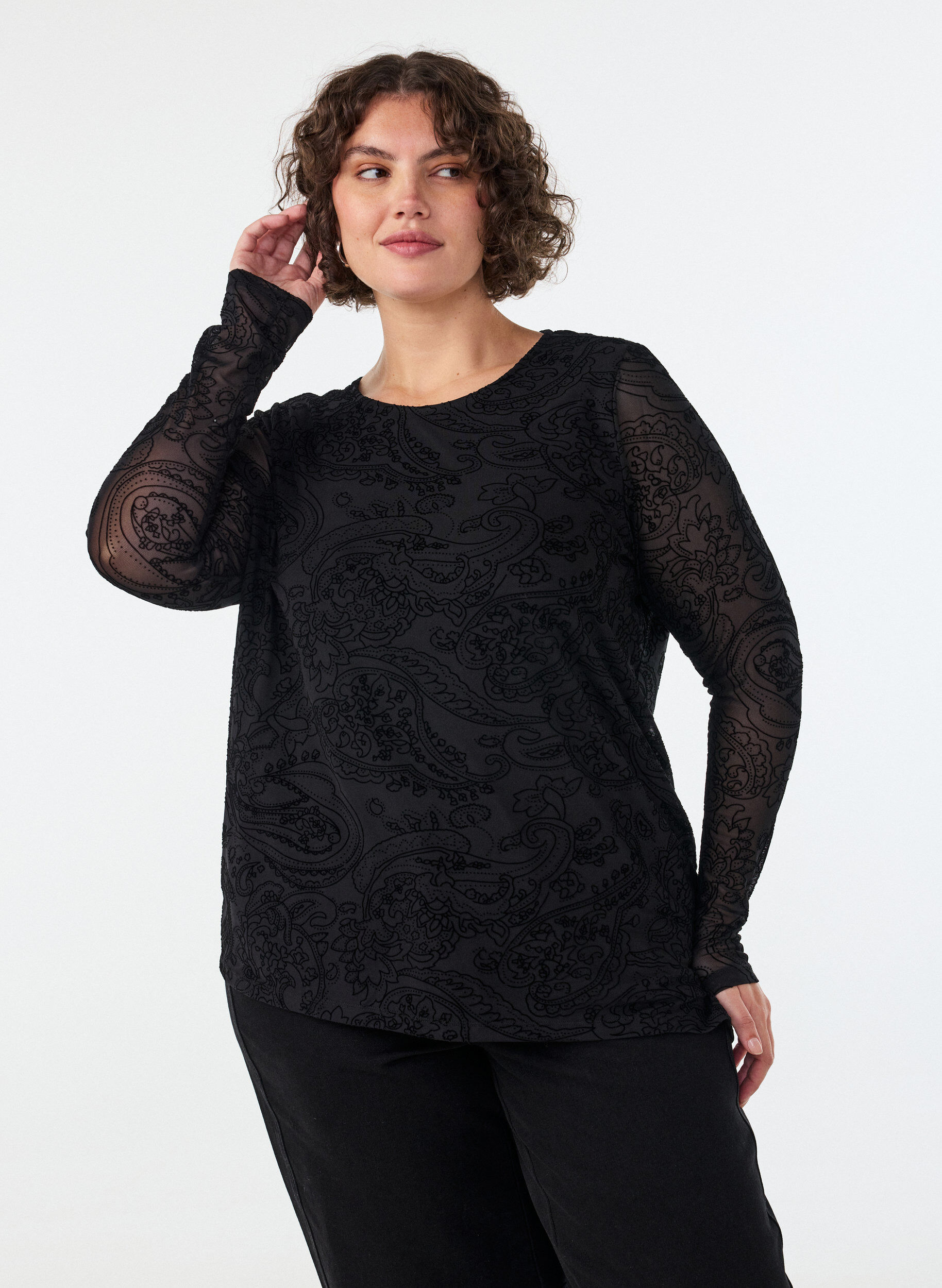 Mesh blouse met paisleyprint en asymmetrische zoom, Zwart, Model