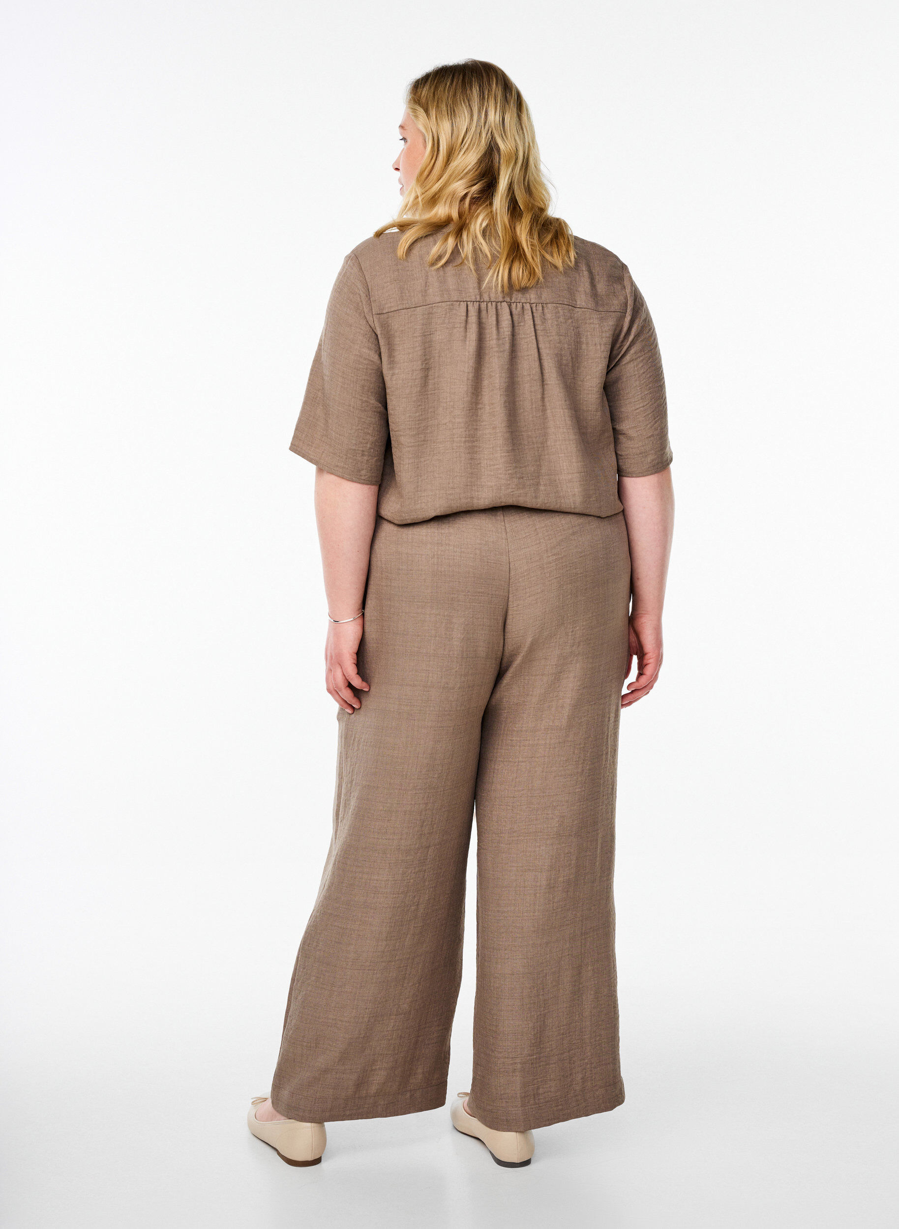 ZizziPantalon ample avec ceinture &eacute;lastique et poches, Marron, Model image number 1