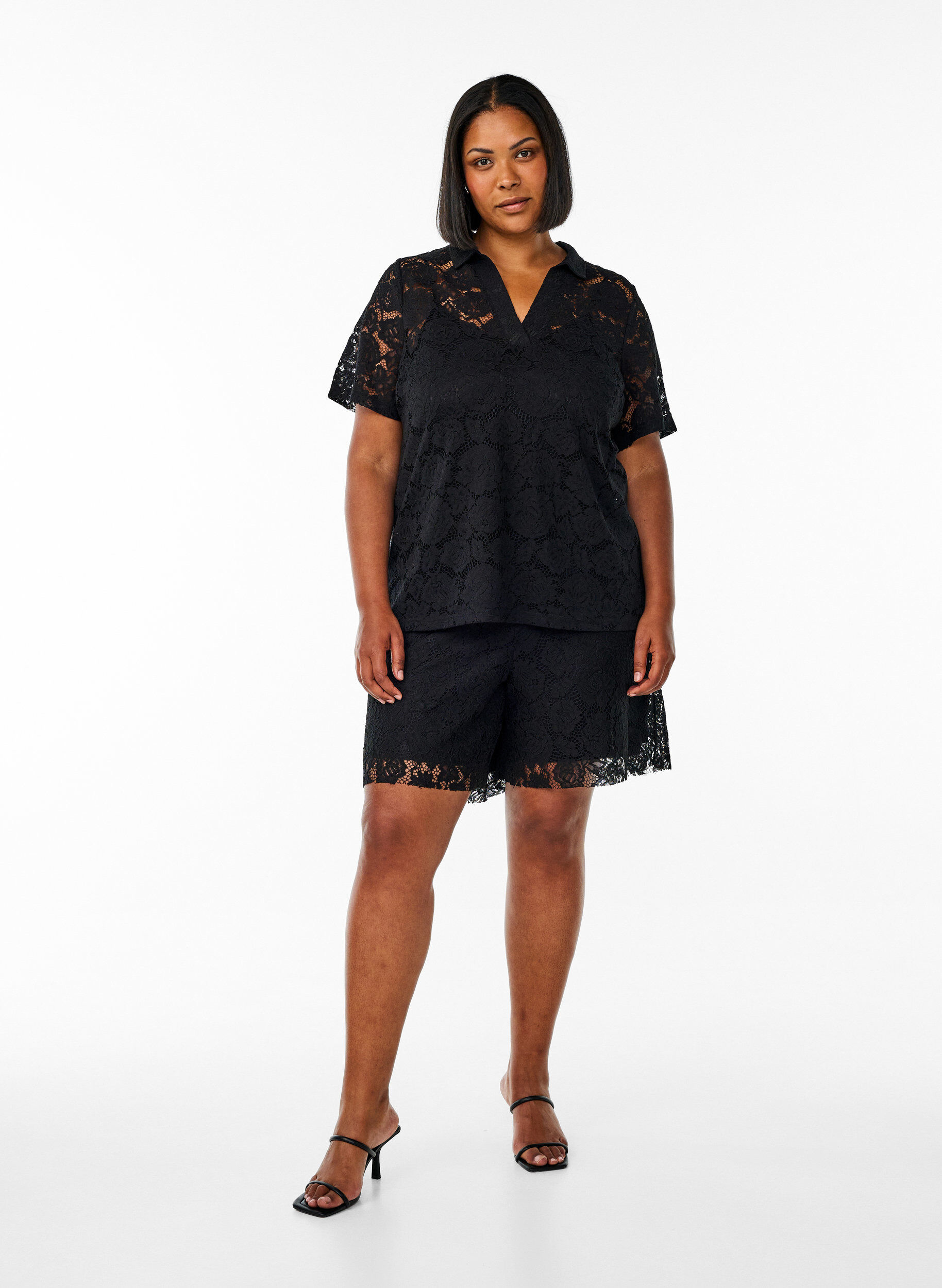 Zizzi Short ample en dentelle, Noir, Model image number 1
