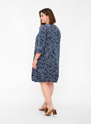 Robe, Blue Graphic, Model image number 1