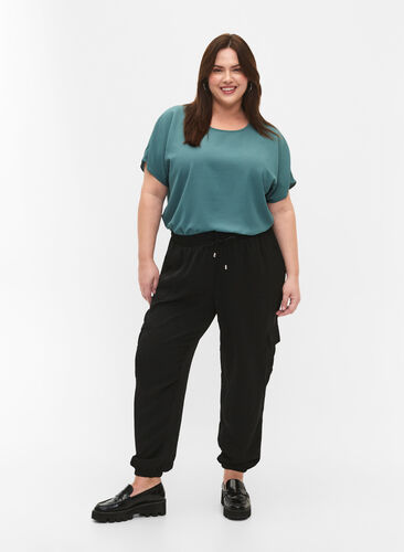 Pantalon à poches cargo, Black, Model image number 0