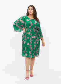 Robe plissée imprimée avec lien à nouer, Jolly Green Flower, Model