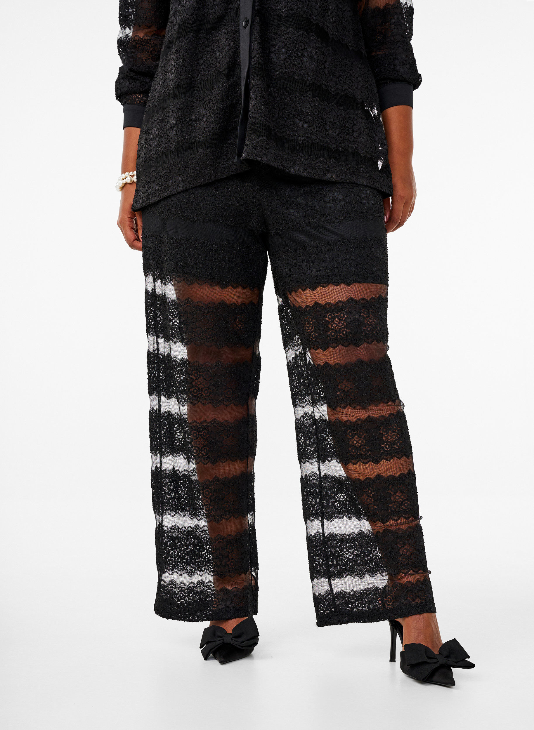 ZizziLuchtige broek met kant en doorschijnend mesh, Black, Model image number 2