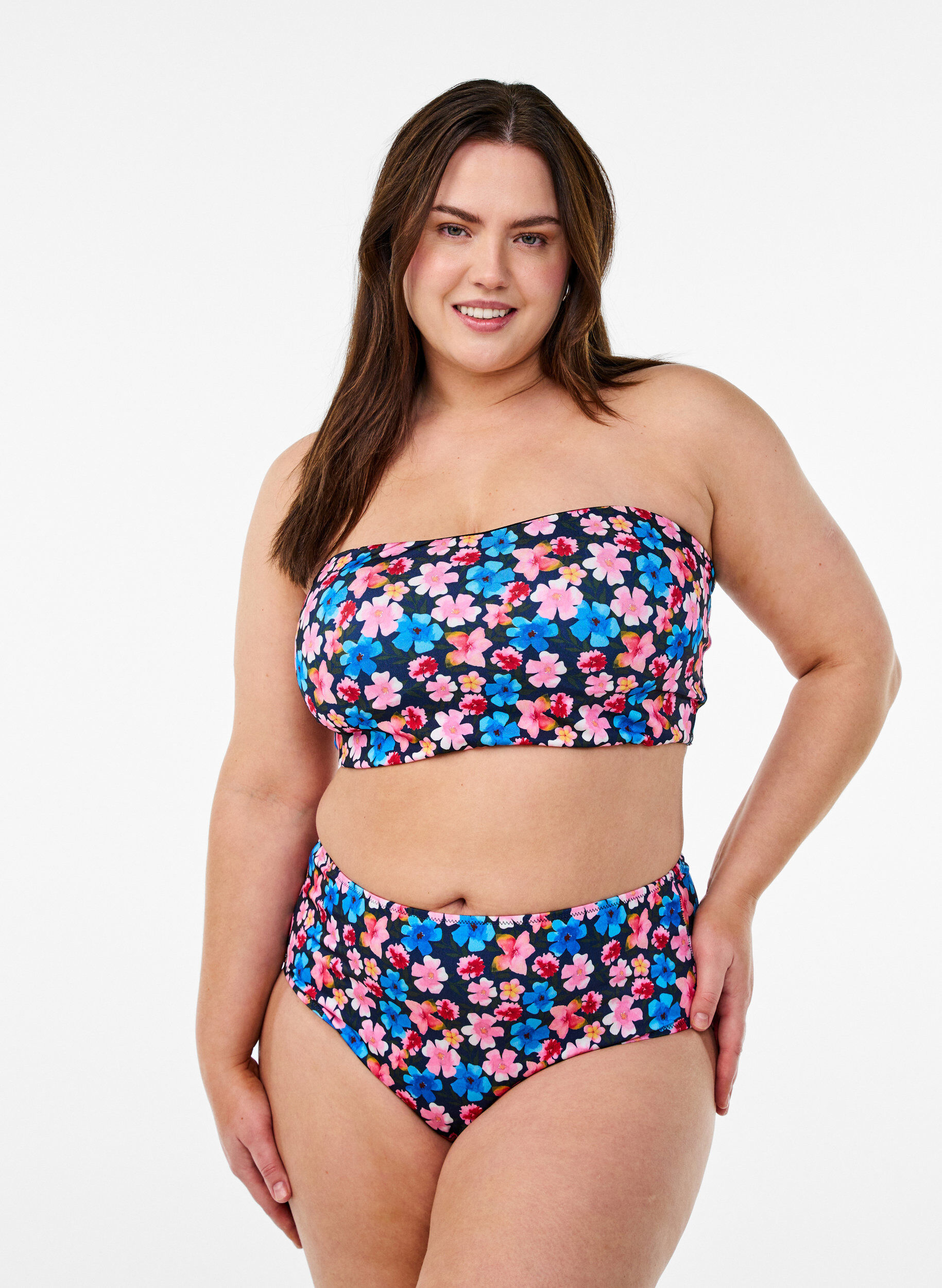 ZizziHoog getailleerde bloemrijke bikini broekjes, Rood, Model image number 0