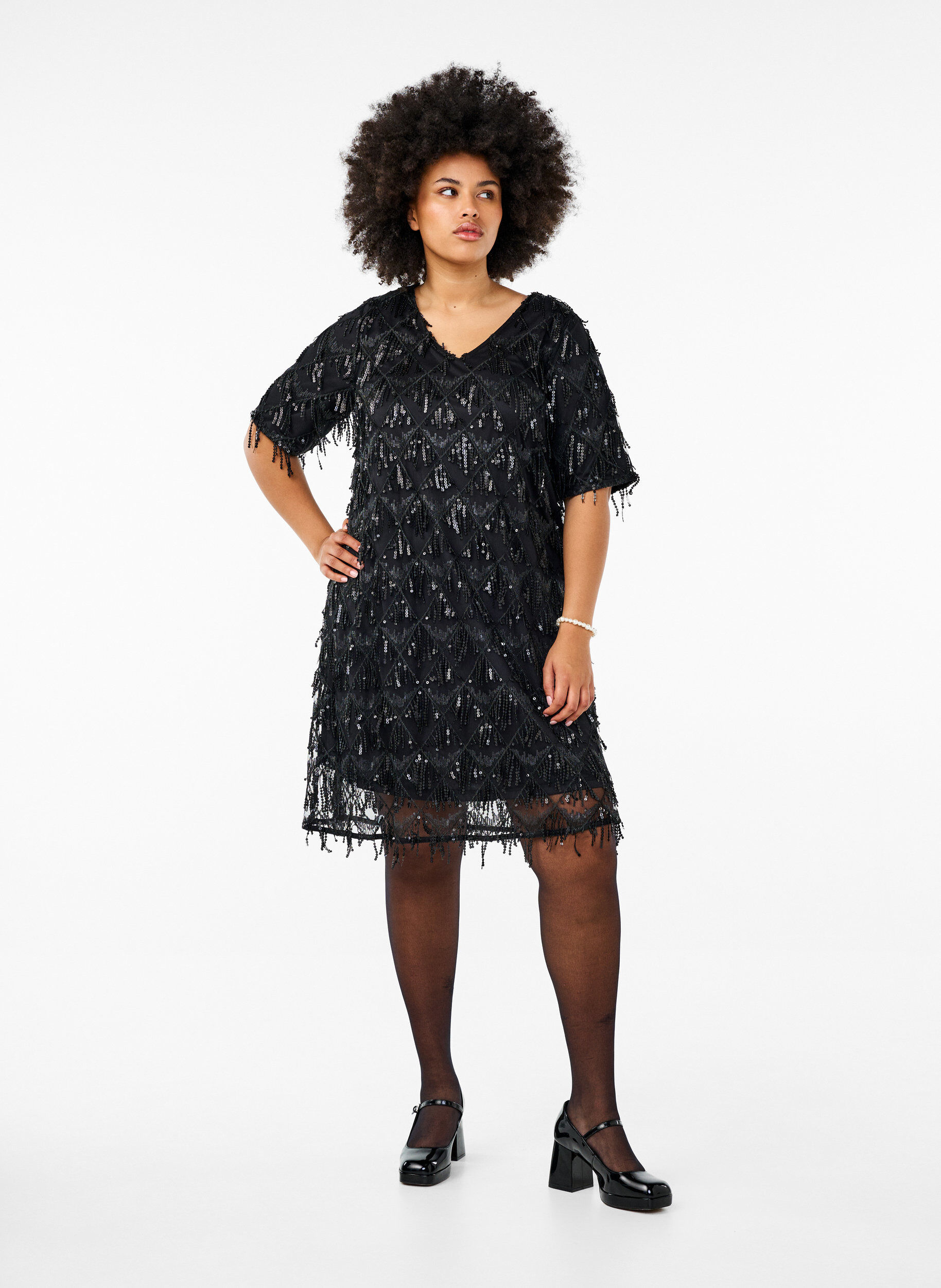 Zizzi Robe courte avec franges &agrave; paillettes, Black, Model image number 2