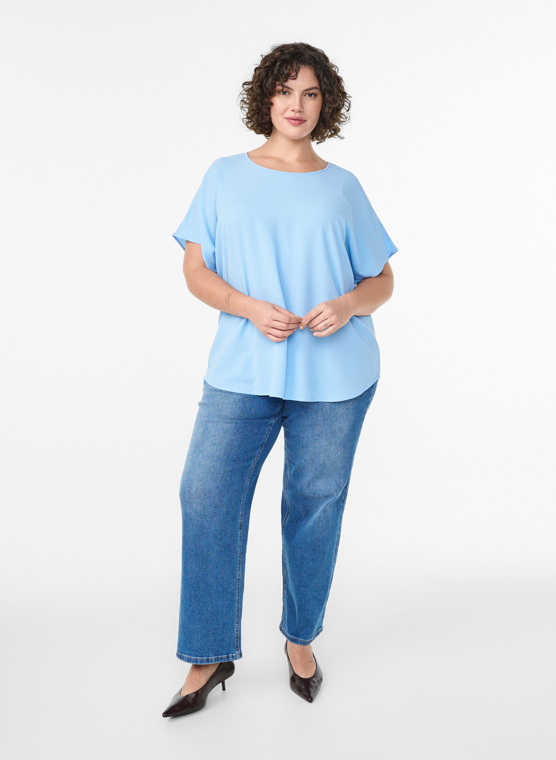 Zizzi Blouse &agrave; manches courtes et encolure ronde, Bleu, Model image number 1