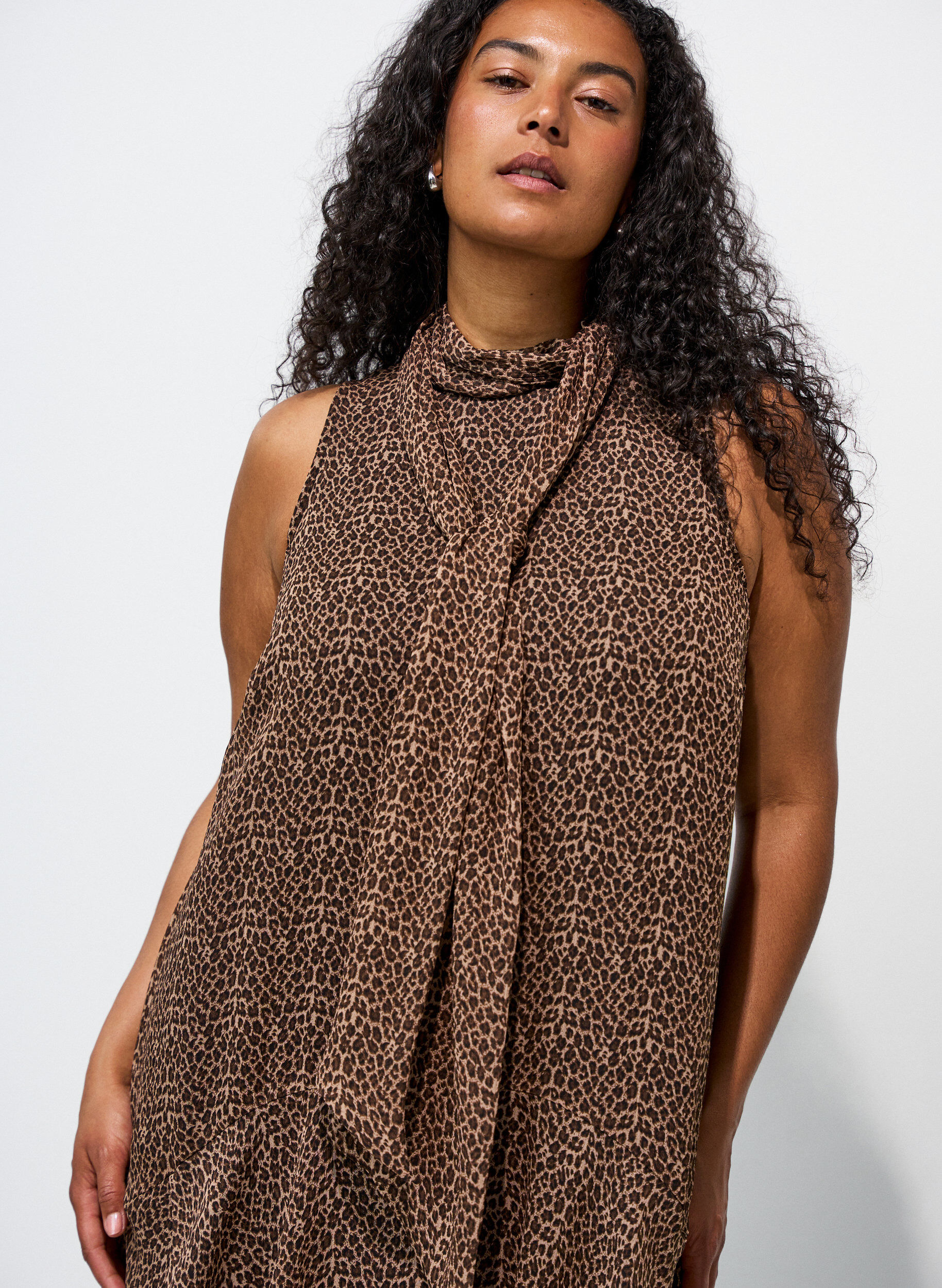 ZizziMidi jurk in chiffon met luipaardprint en een strik in de taille, Bruin, Model image number 2
