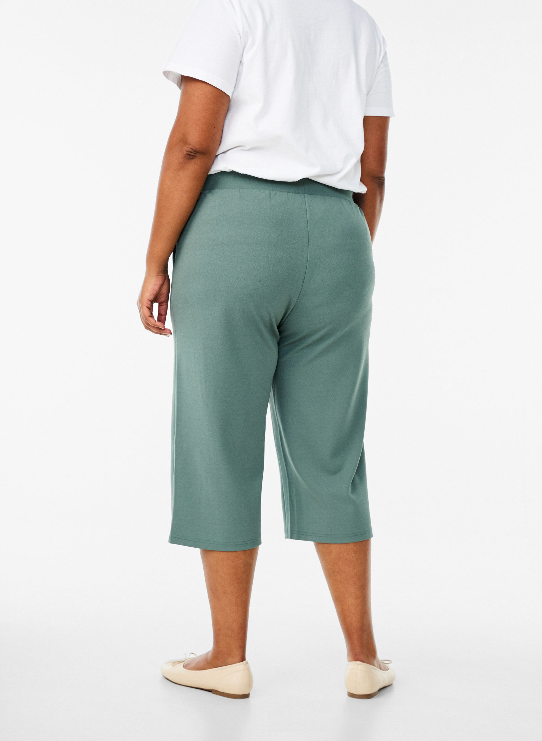 ZizziFLASH - Hoog getailleerde kniebroek met losse pasvorm, Groen, Model image number 1