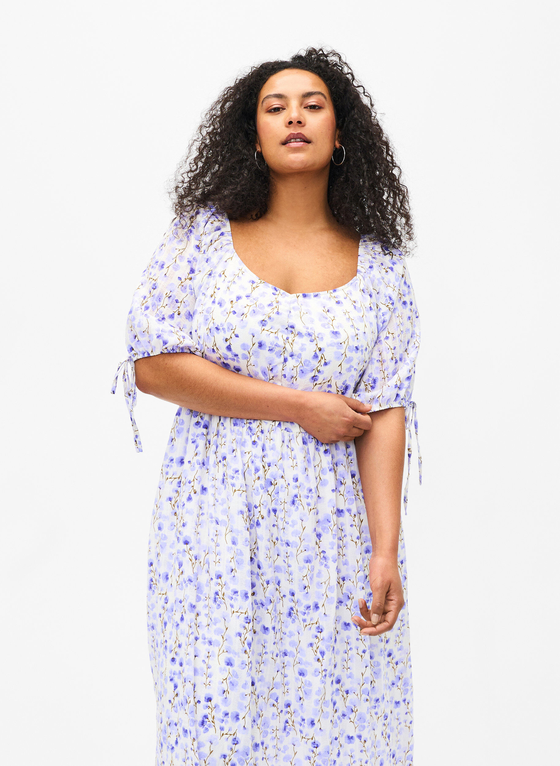 Zizzi Robe d'&eacute;t&eacute; arborant un imprim&eacute; floral et des d&eacute;tails en dentelle, Sand Verbena AOP, Model image number 2