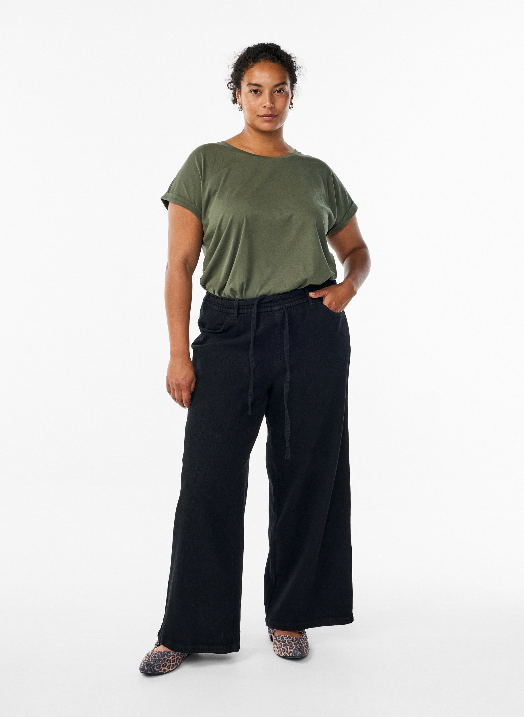 Zizzi T-shirt &agrave; manches courtes en m&eacute;lange de coton, Vert, Model image number 1