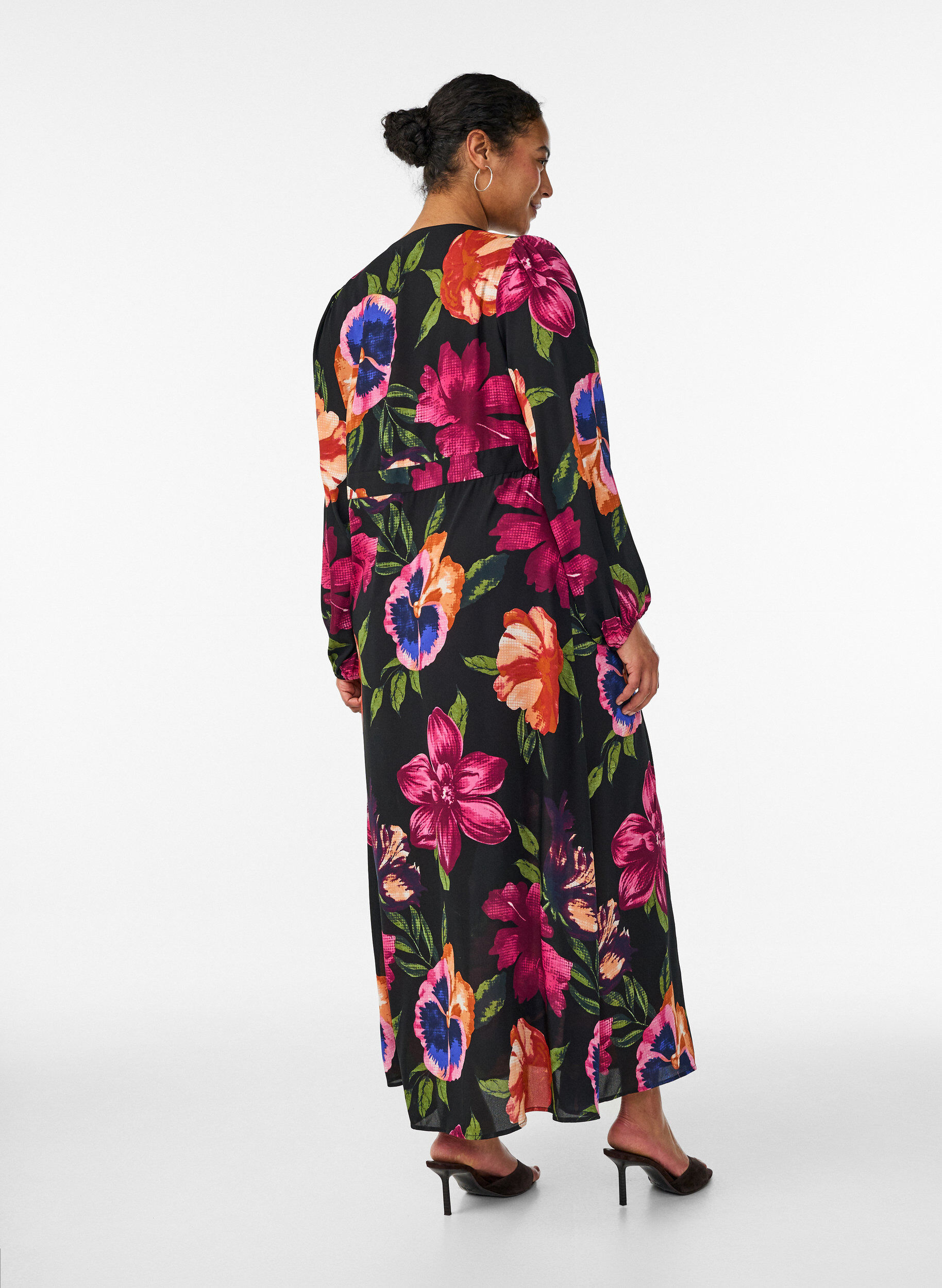 ZizziRobe maxi avec encolure cache-c&oelig;ur et manches longues, Noir, Model image number 1