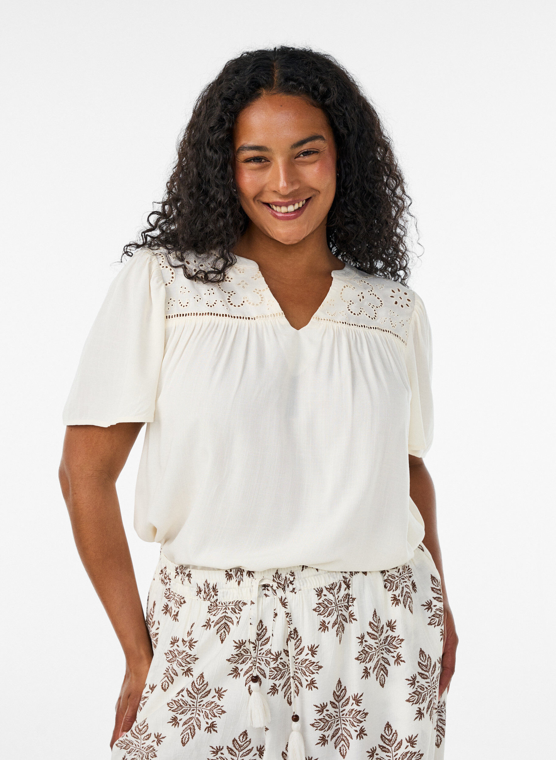 ZizziBlouse in viscose met broderie anglaise, Beige, Model image number 0