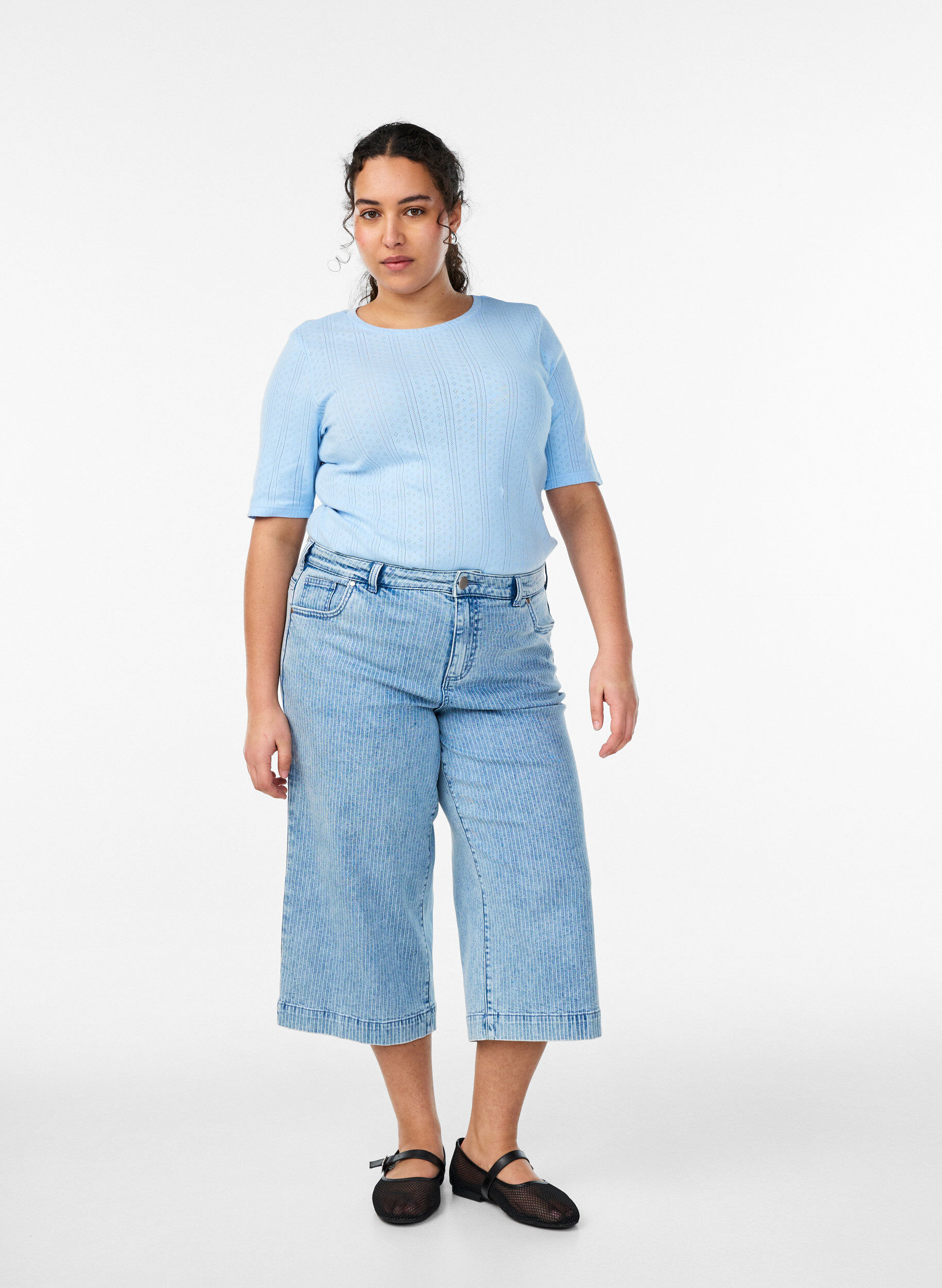 Zizzi Jean jupe-culotte large &agrave; fines rayures, Bleu Clair, Model image number 0