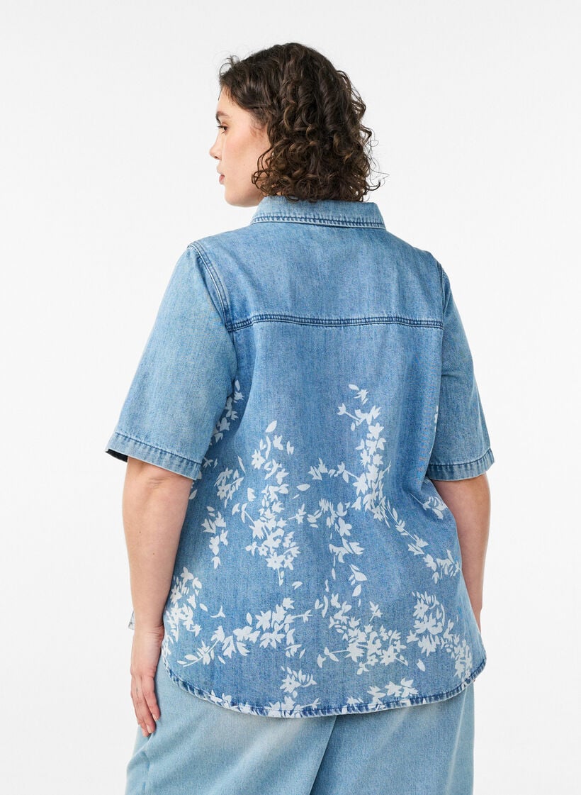Chemise en jean &agrave; imprim&eacute; floral et manches courtes, Bleu Clair, Model image number 2