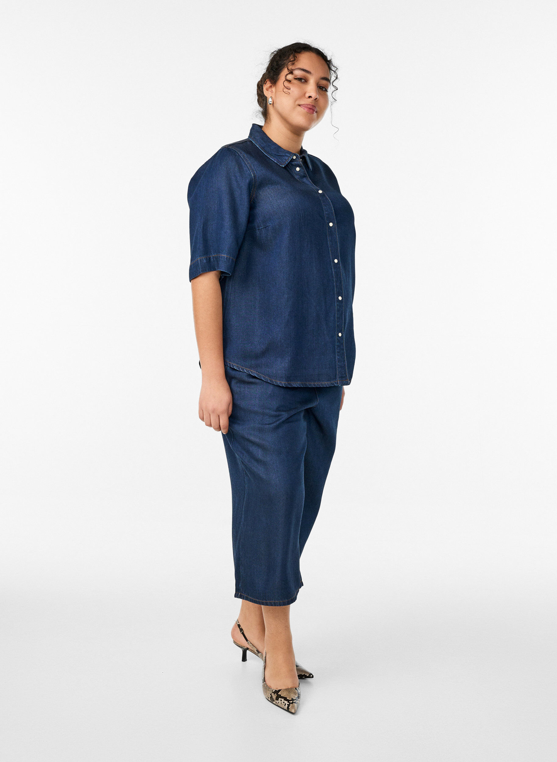 Culotte en lyocell jambes larges aspect denim, Bleu, Model