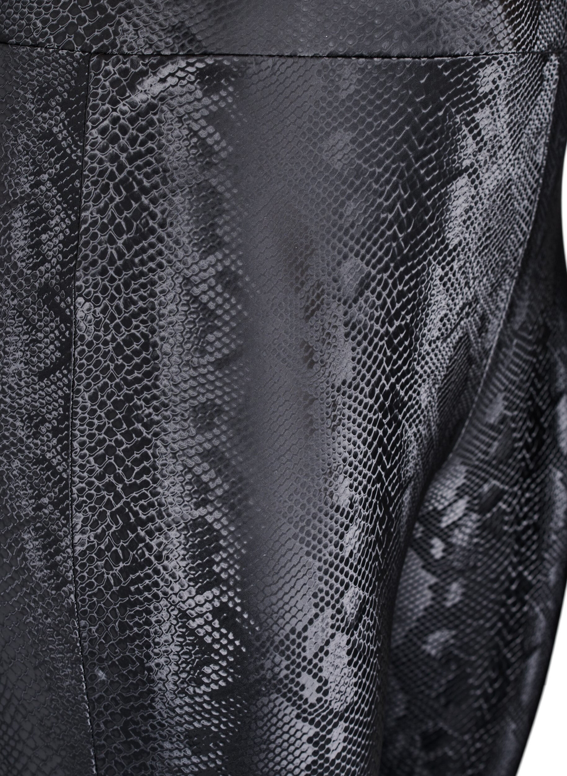 Zizzi Legging en similicuir avec imprim&eacute; animalier, Noir, Packshot image number 2