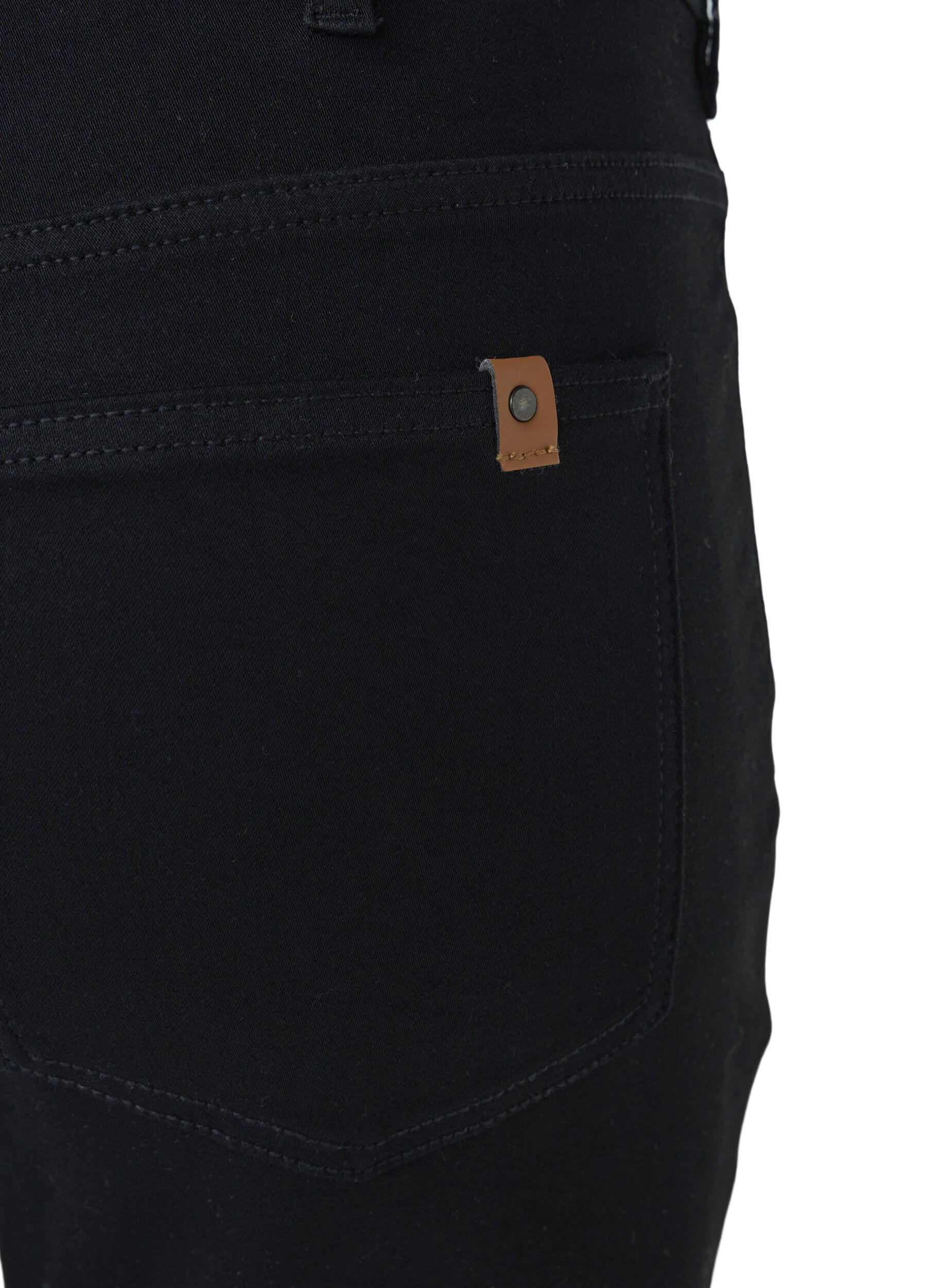Zizzi Jeans Amy &agrave; taille haute avec fermeture &agrave; bouton, Black, Packshot image number 2